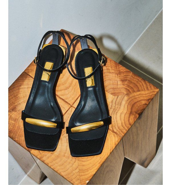  「GRISEメタルモチーフストラップフラットサンダル」|サンダル|ブラック