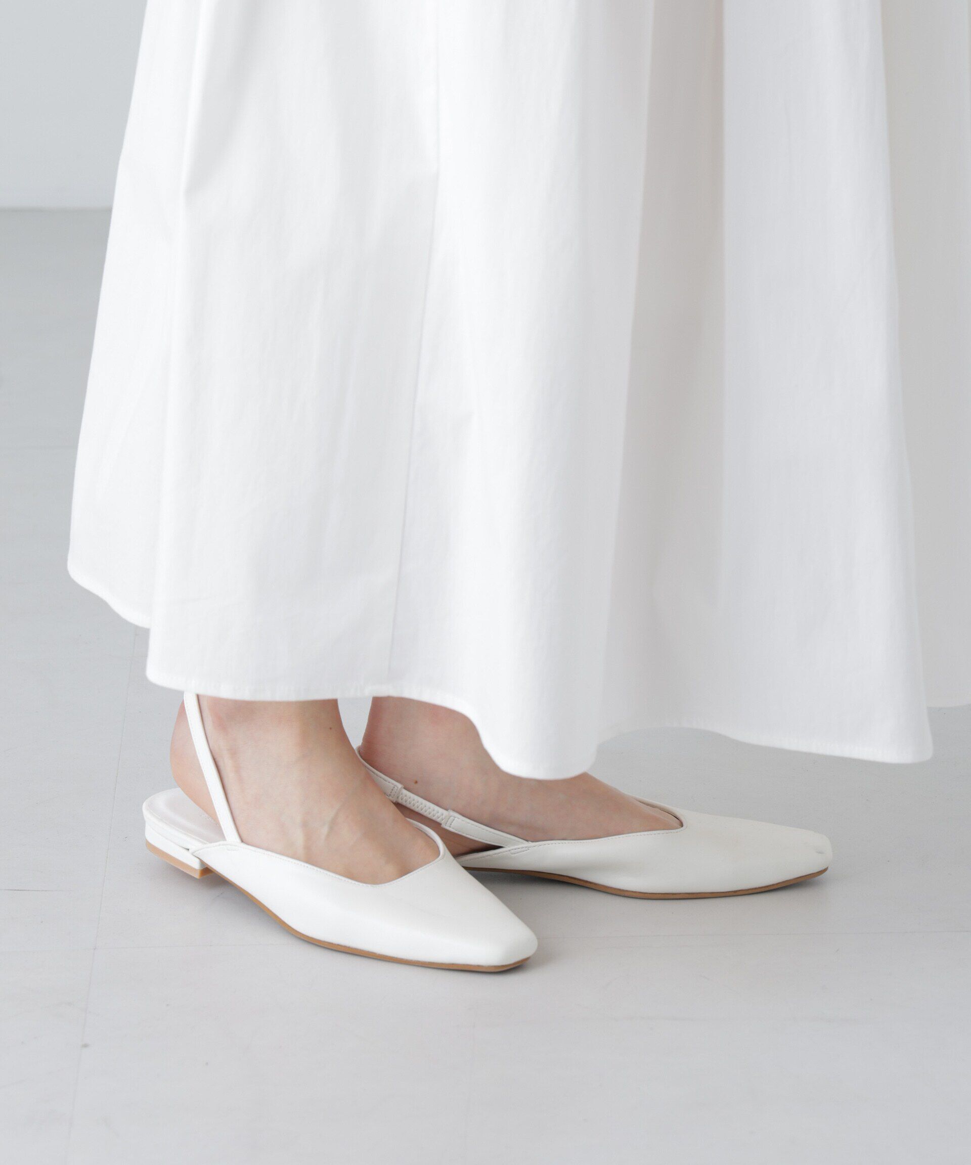 nano･universe「バックストラップスクエアトゥサンダル」|サンダル|ホワイト