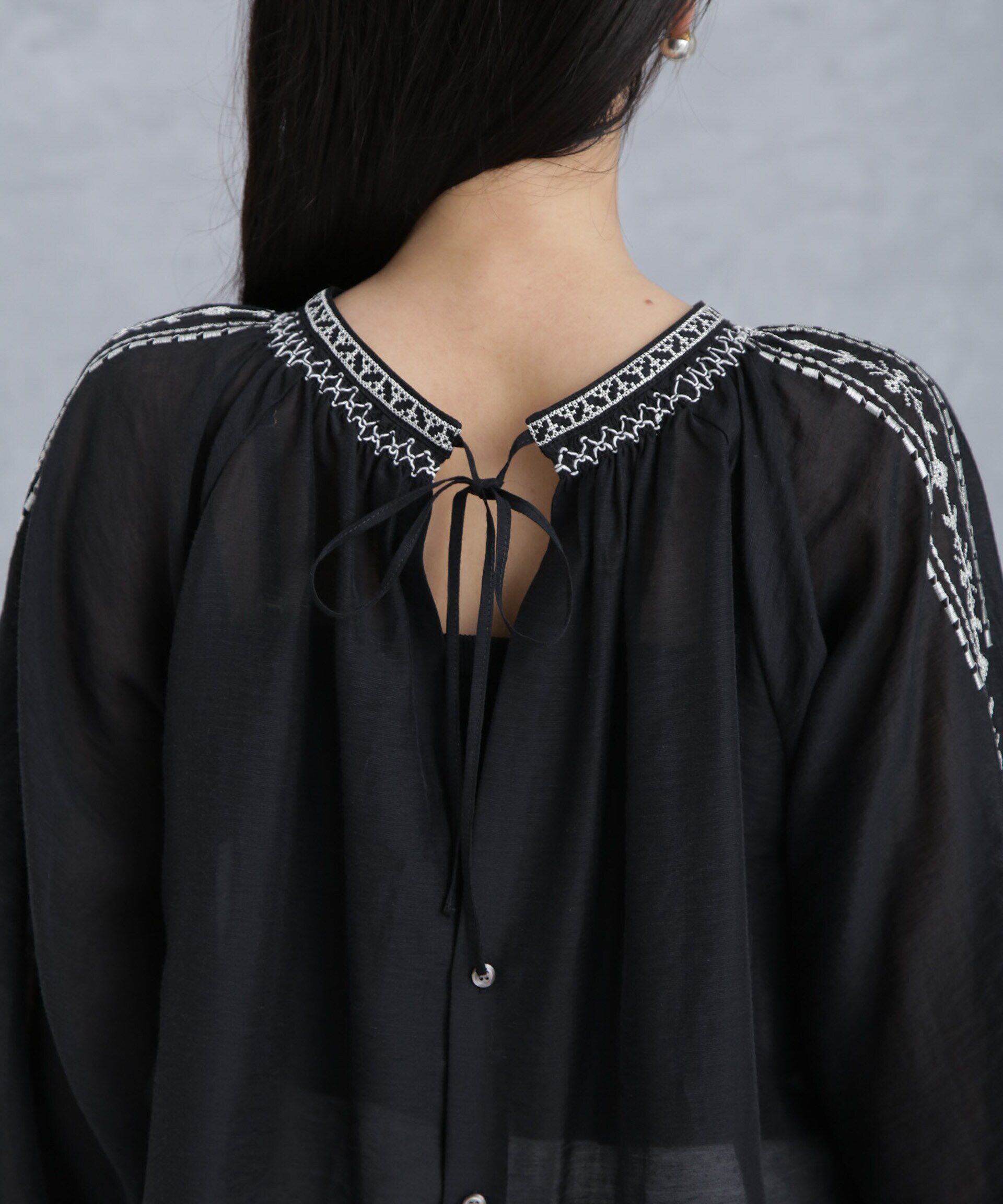 nano･universe「刺繍スモッキングギャザーチュニック」|シャツ・ブラウス|