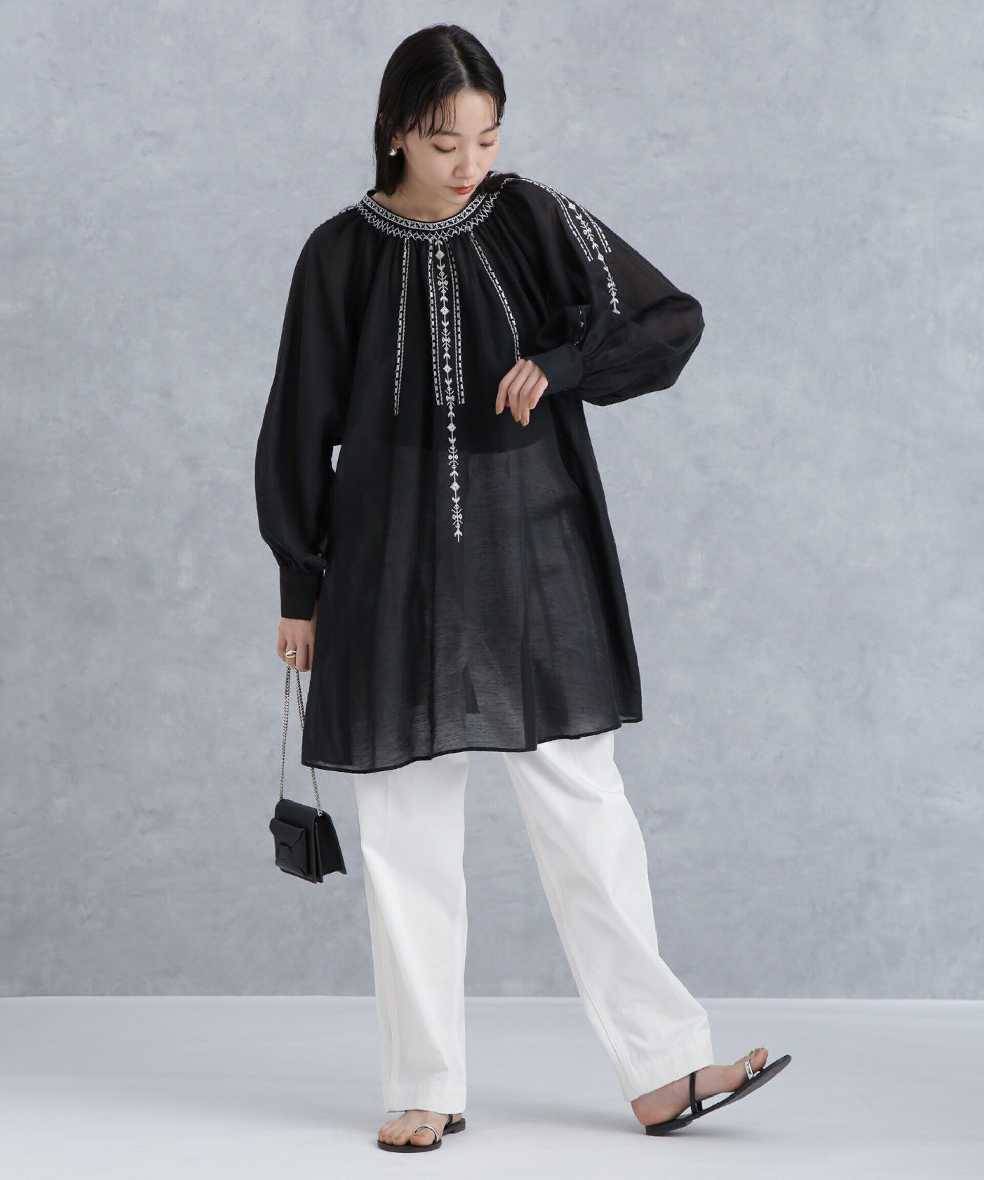 nano･universe「刺繍スモッキングギャザーチュニック」|シャツ・ブラウス|