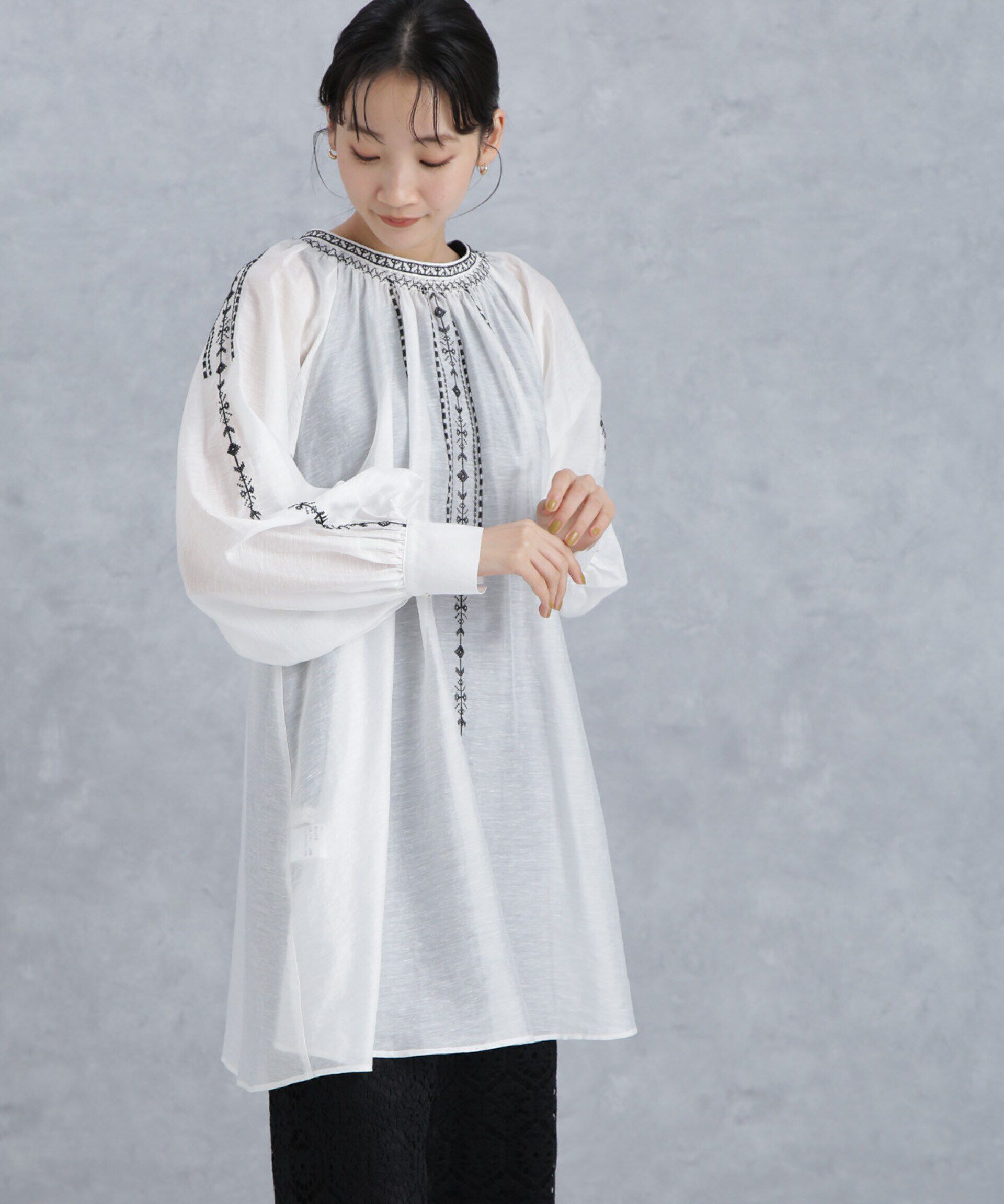 nano･universe「刺繍スモッキングギャザーチュニック」|シャツ・ブラウス|