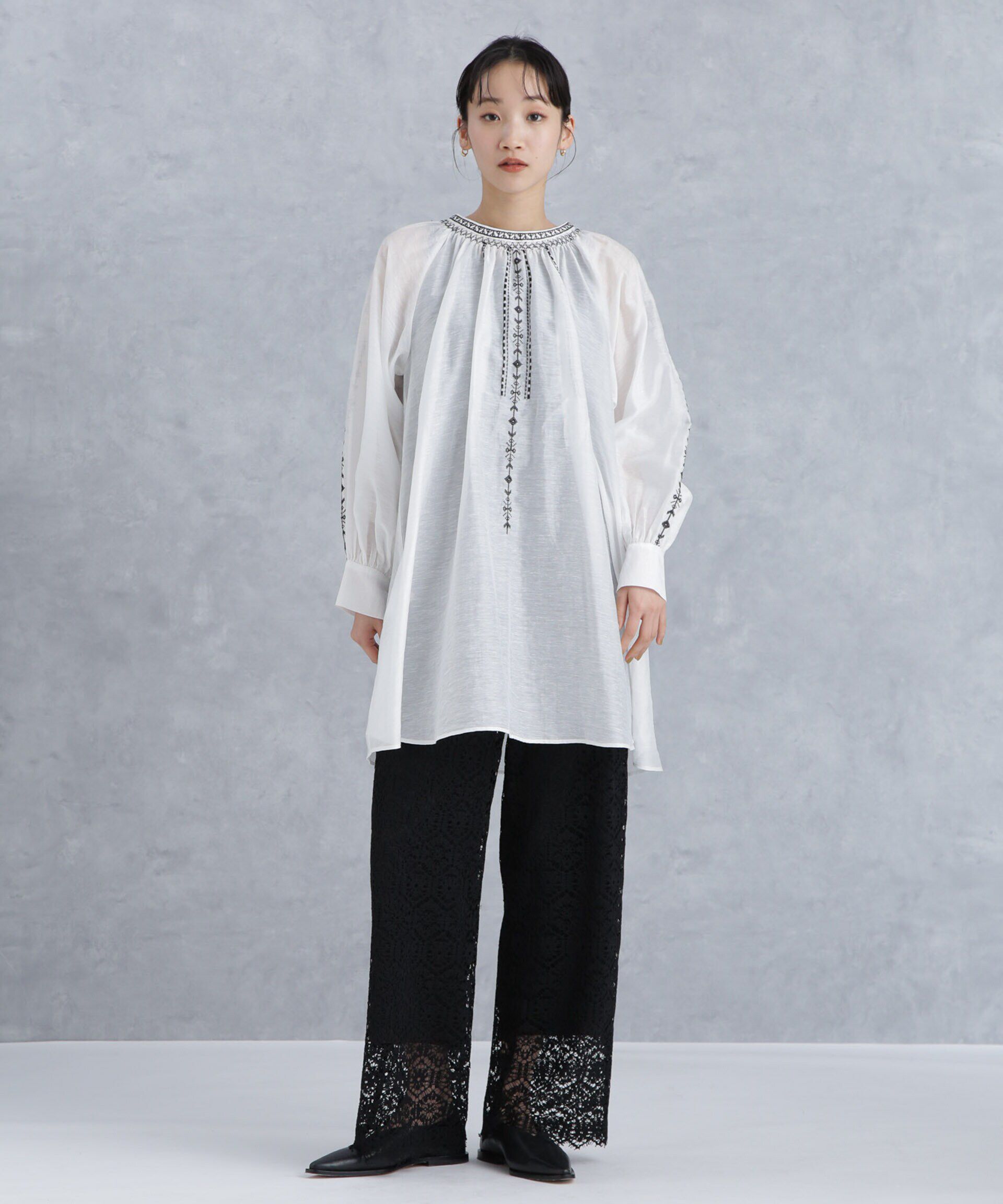 nano･universe「刺繍スモッキングギャザーチュニック」|シャツ・ブラウス|