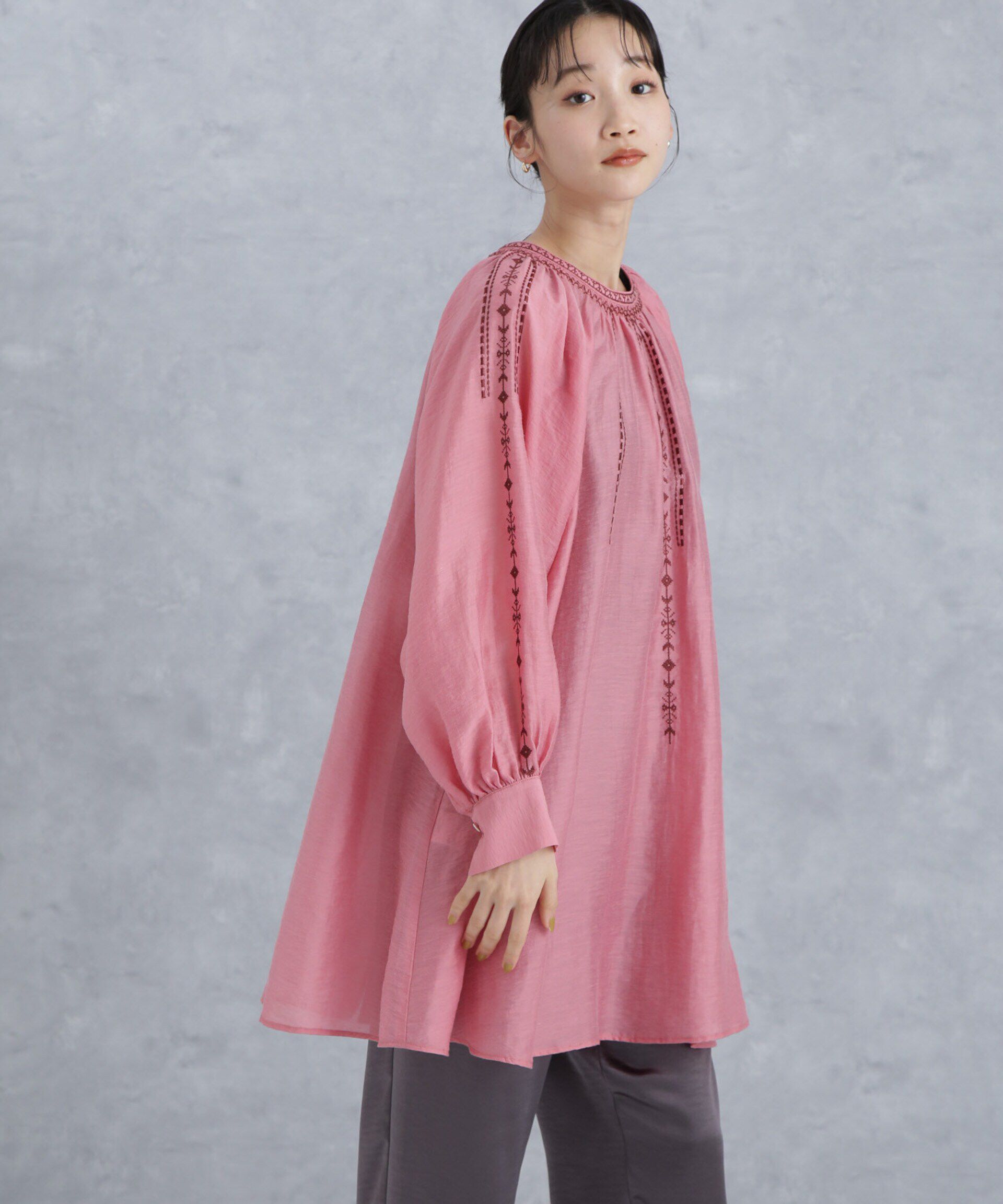 nano･universe「刺繍スモッキングギャザーチュニック」|シャツ・ブラウス|