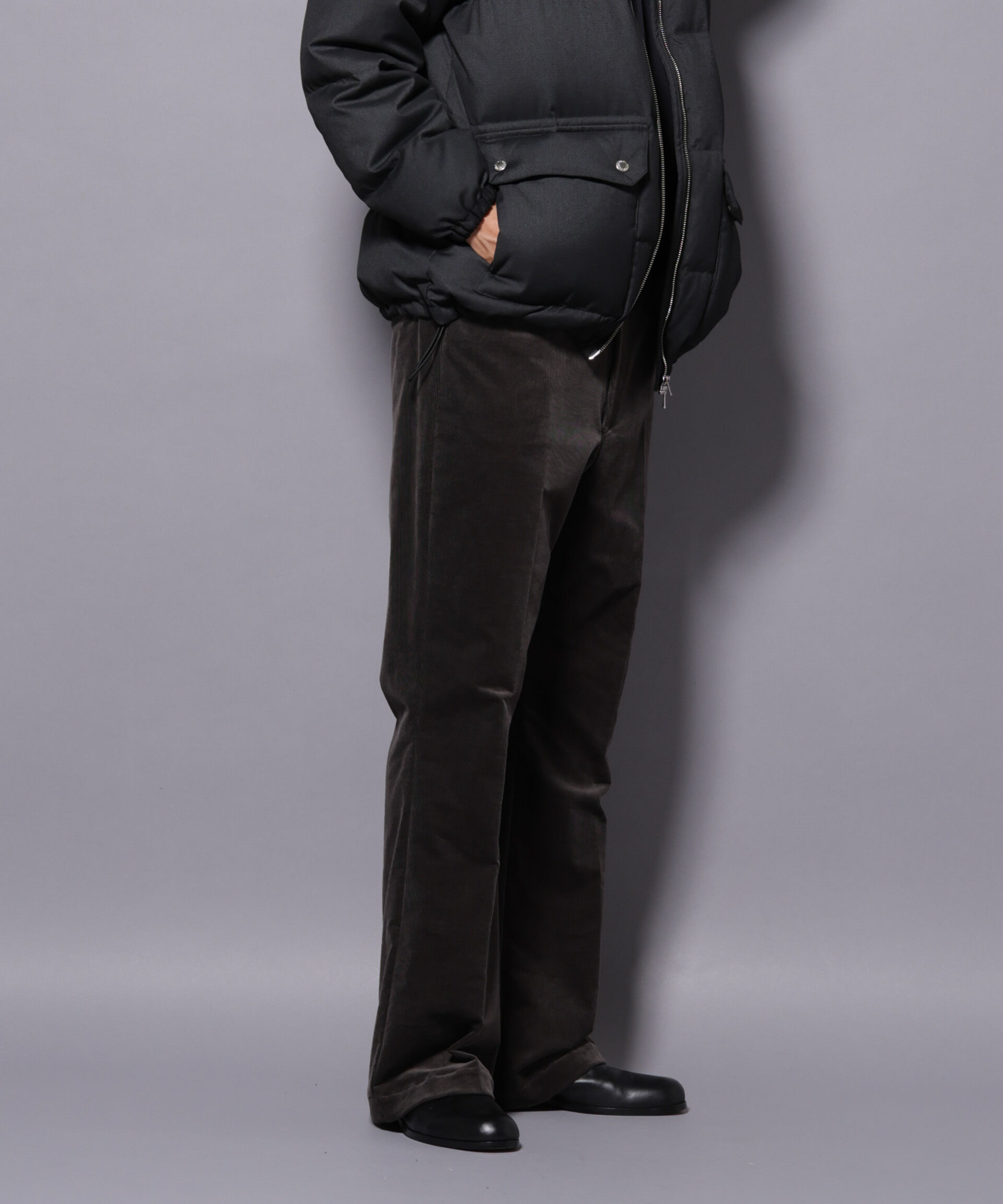 nano･universe「AIRコーデュロイ ライトフレアパンツ/STRETCH（セットアップ可）」|チノ|グレー