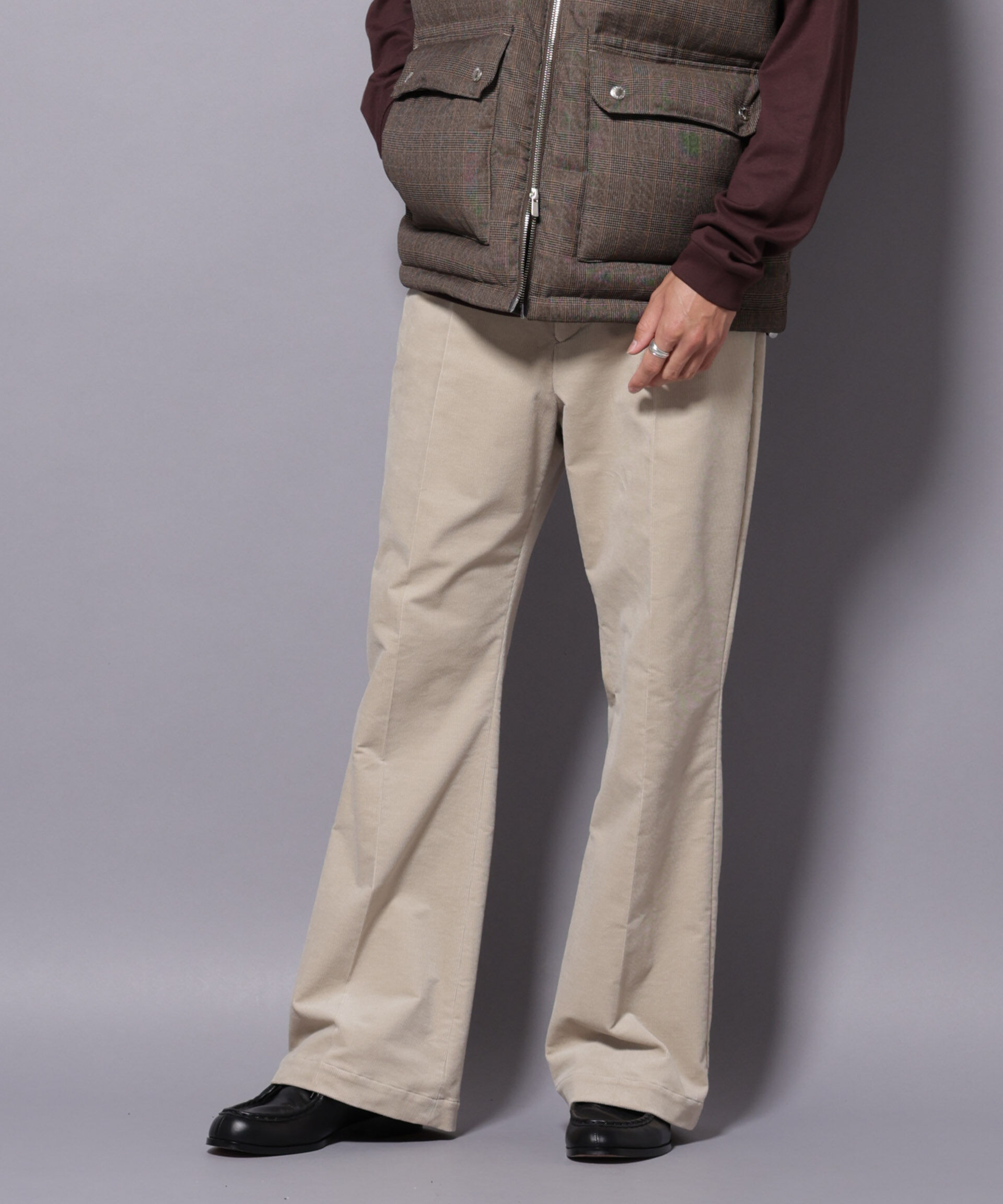 nano･universe「AIRコーデュロイ ライトフレアパンツ/STRETCH（セットアップ可）」|チノ|ライトベージ 1