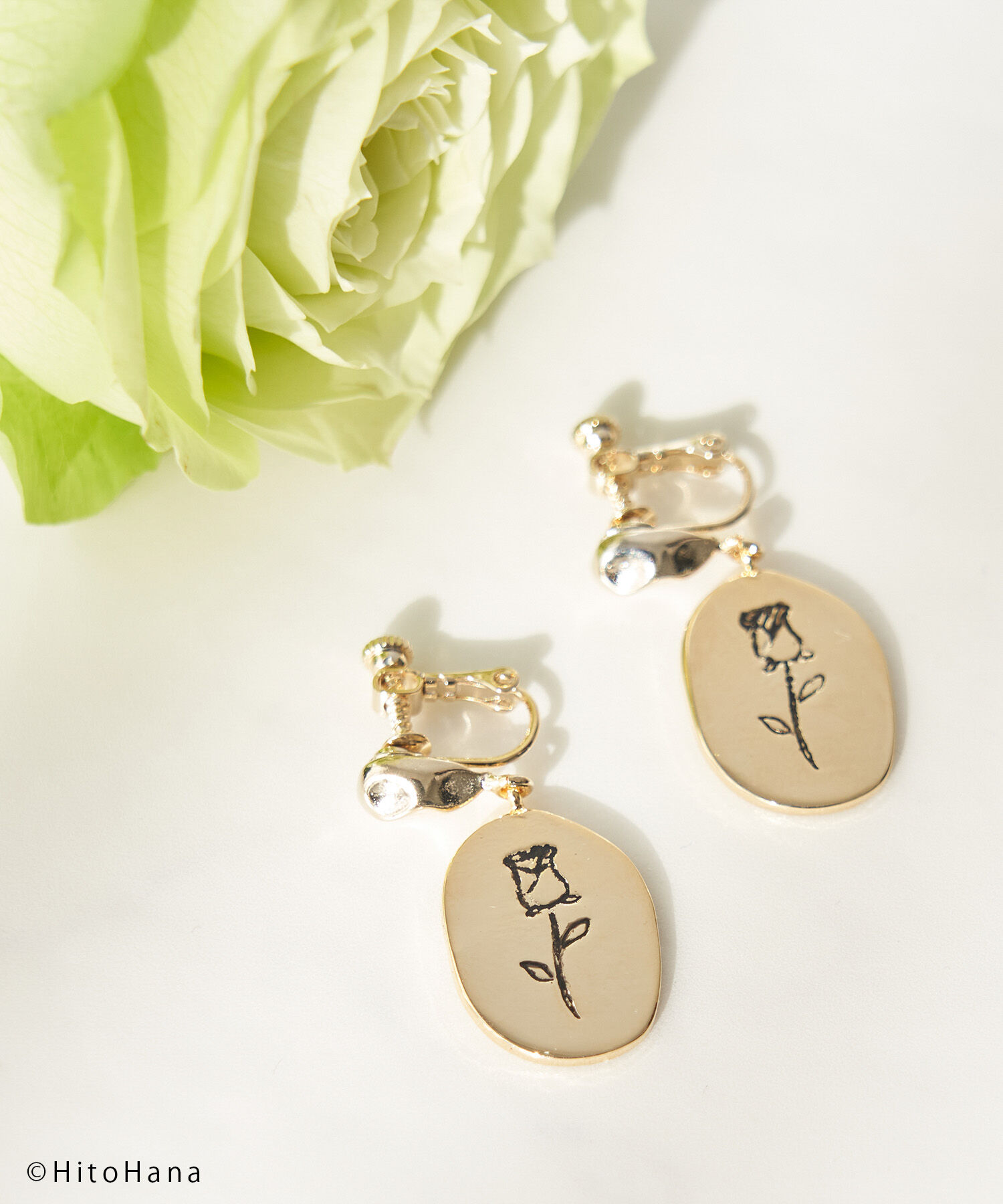 ROPE PICNIC PASSAGE「【HitoHana&times;ROPE' PICNIC】フラワープレートイヤリング」|イヤリング|ゴールド(90)