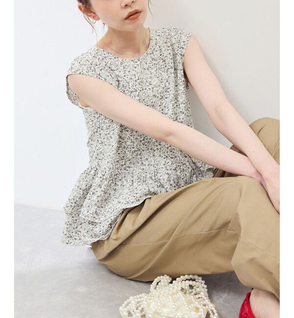 Rope&rsquo;Picnic「小花柄ティアードゼロスリーブブラウス」|シャツ・ブラウス|グレー(07)