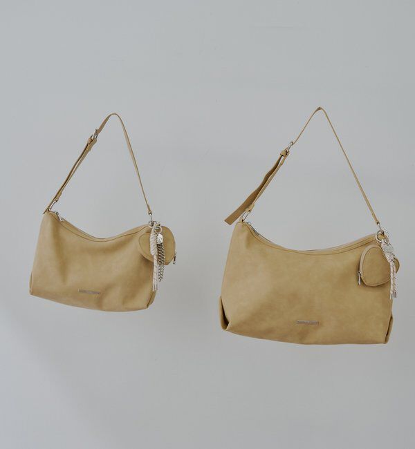  「【500mlペットボトル収納可】チャーム付きミディアムバッグ」|ショルダー・メッセンジャー|