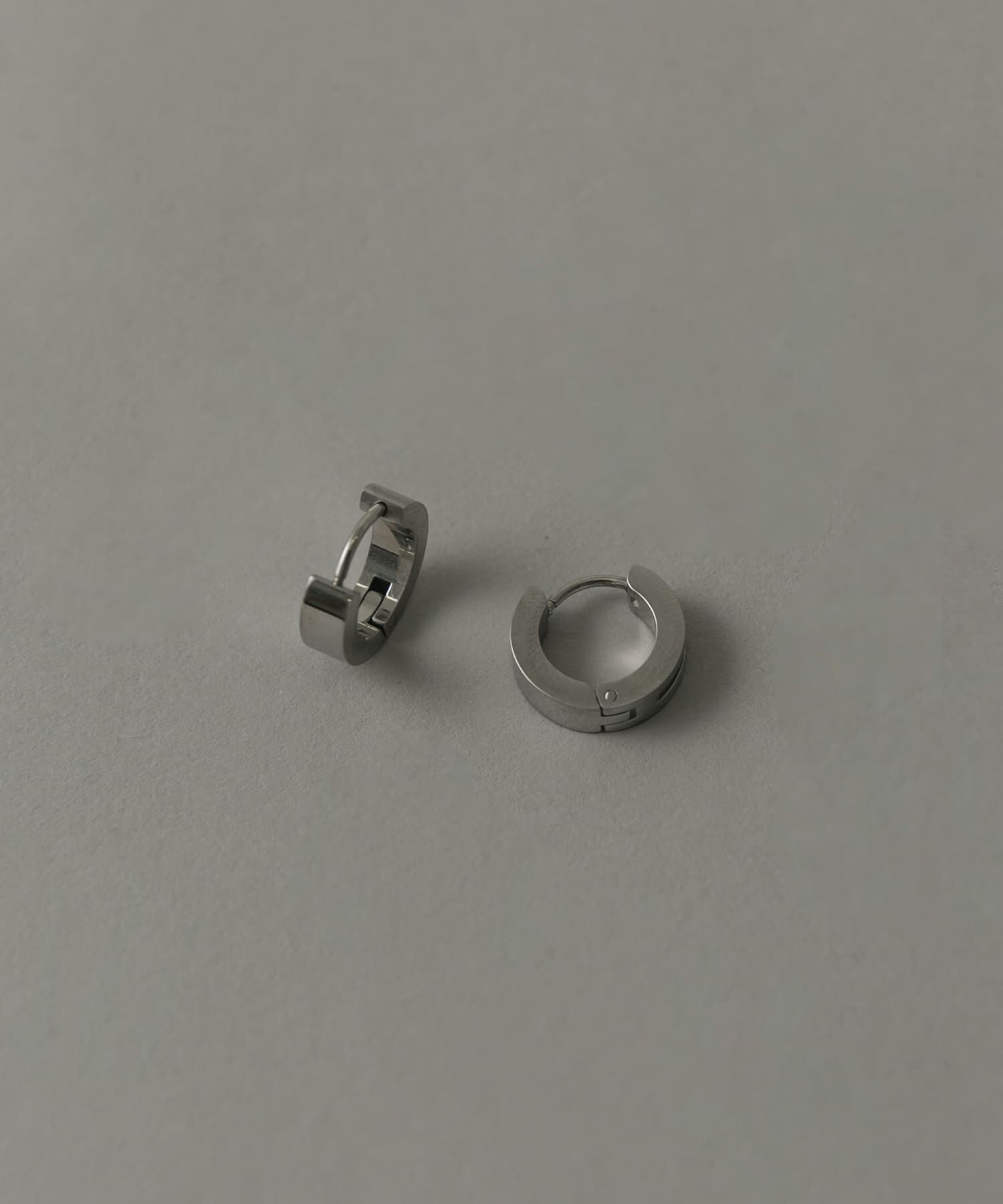 SMELLY「ステンレスラインフープピアス」|ピアス|