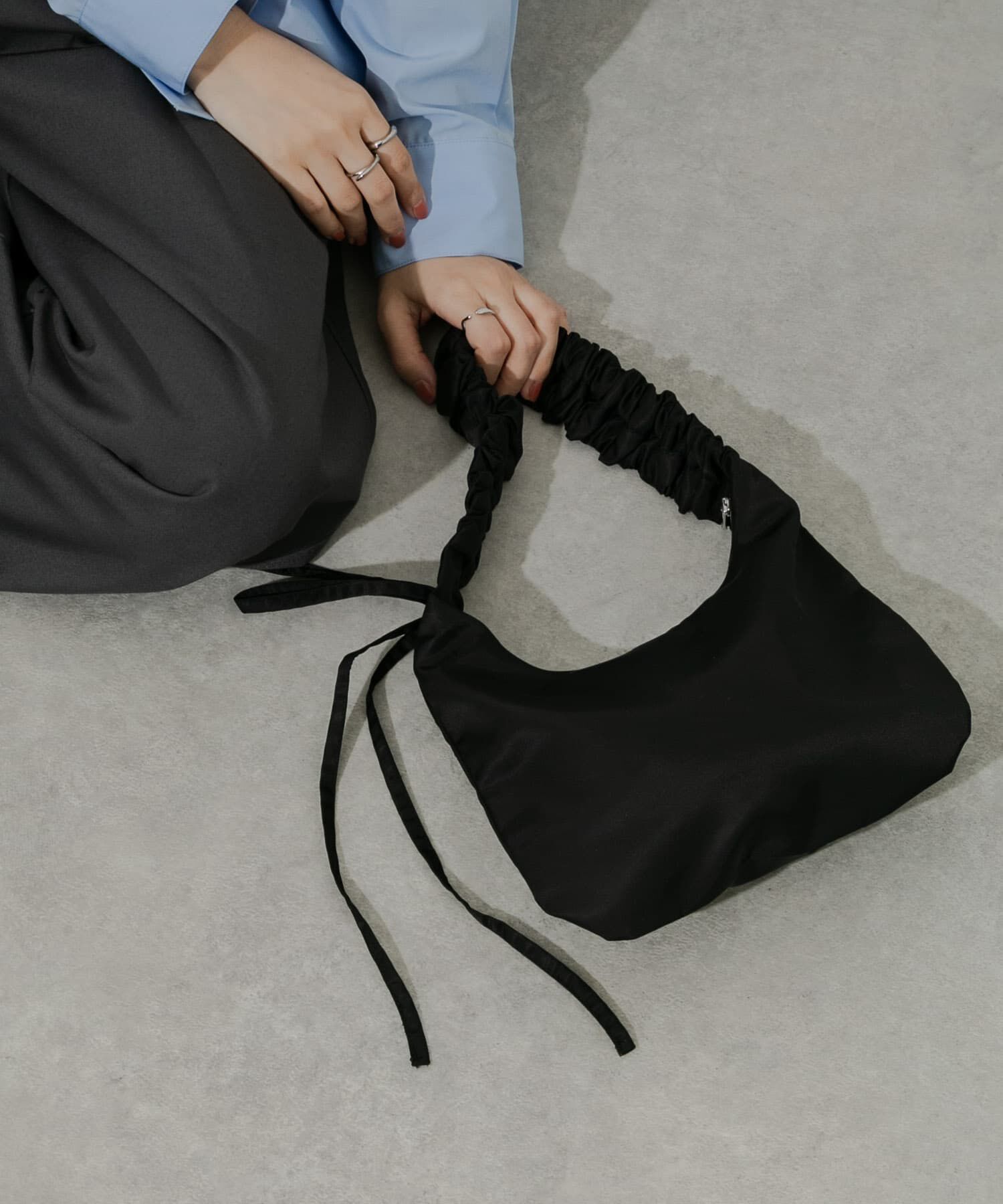 SMELLY「ギャザーワンハンドルバッグ」|ハンドバッグ|ブラック