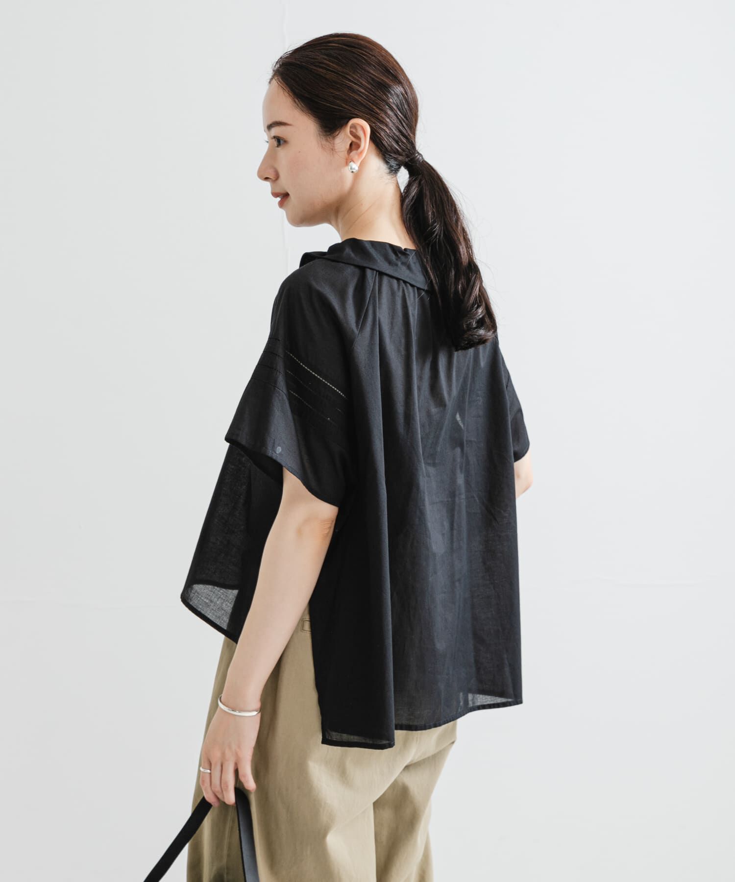 URBAN RESEARCH「ハーフスリーブフリルカラーブラウス」|シャツ・ブラウス|