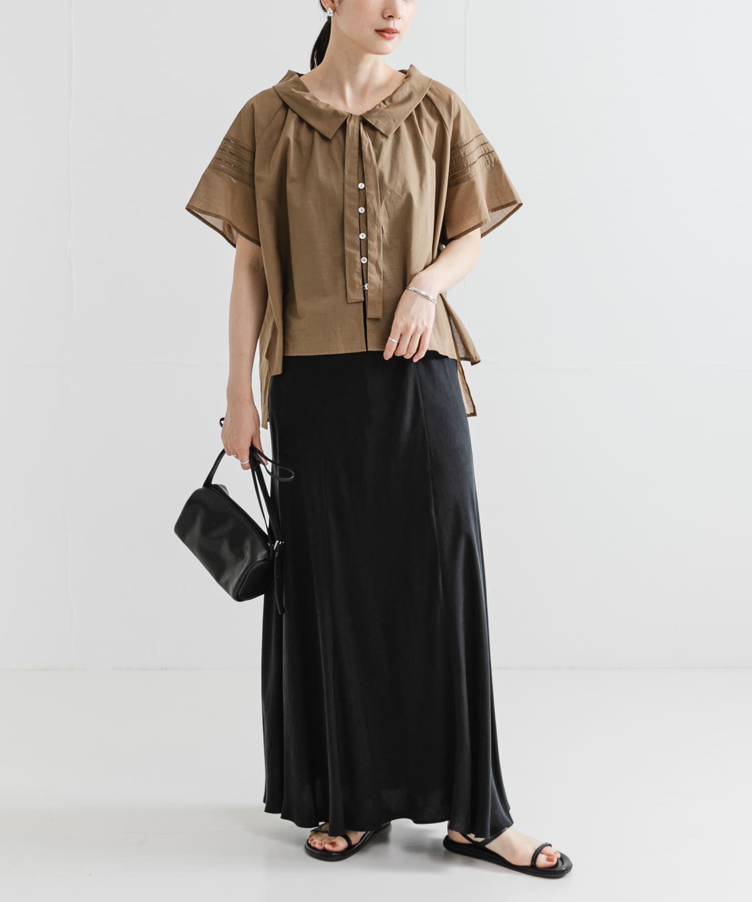 URBAN RESEARCH「ハーフスリーブフリルカラーブラウス」|シャツ・ブラウス|