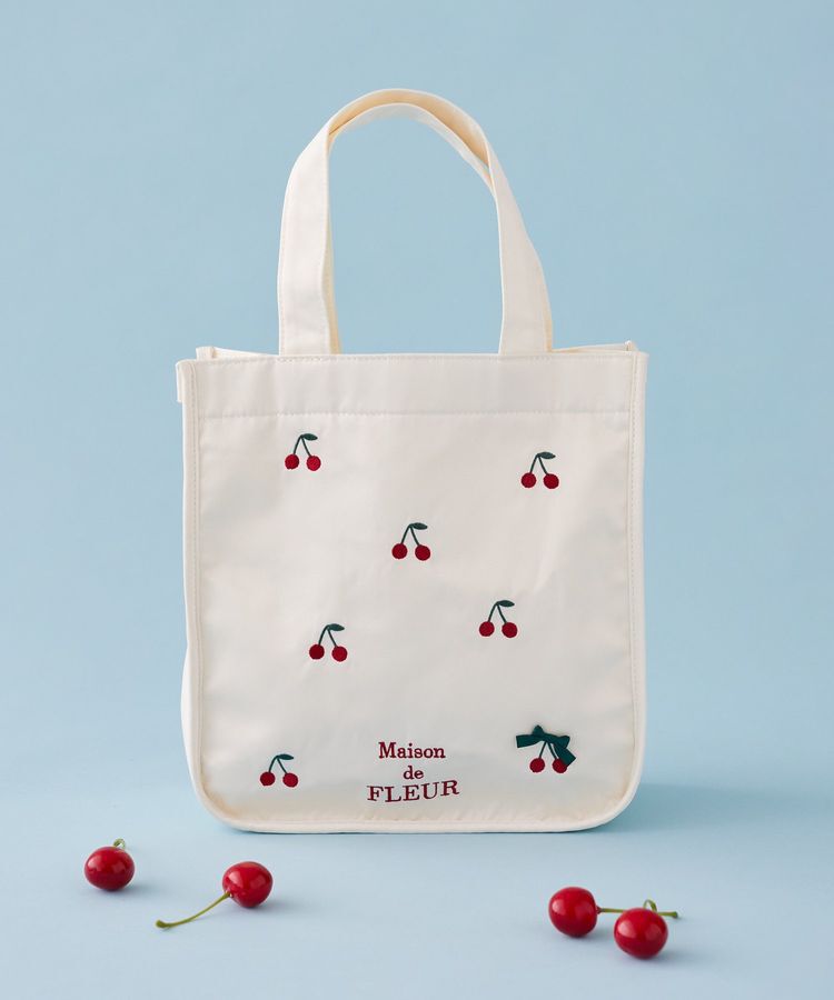 Maison de FLEUR「チェリー刺繍パイピングスクエアトートバッグ」|トートバッグ|アイボリー