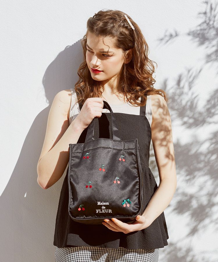 Maison de FLEUR「チェリー刺繍パイピングスクエアトートバッグ」|トートバッグ|ブラック