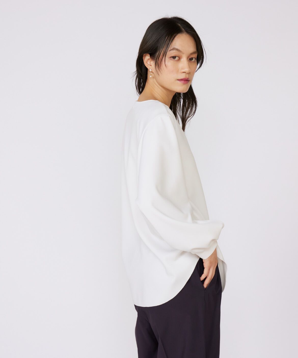 INED「《大きいサイズ》ボリュームスリーブスキッパーブラウス」|Tシャツ・カットソー|