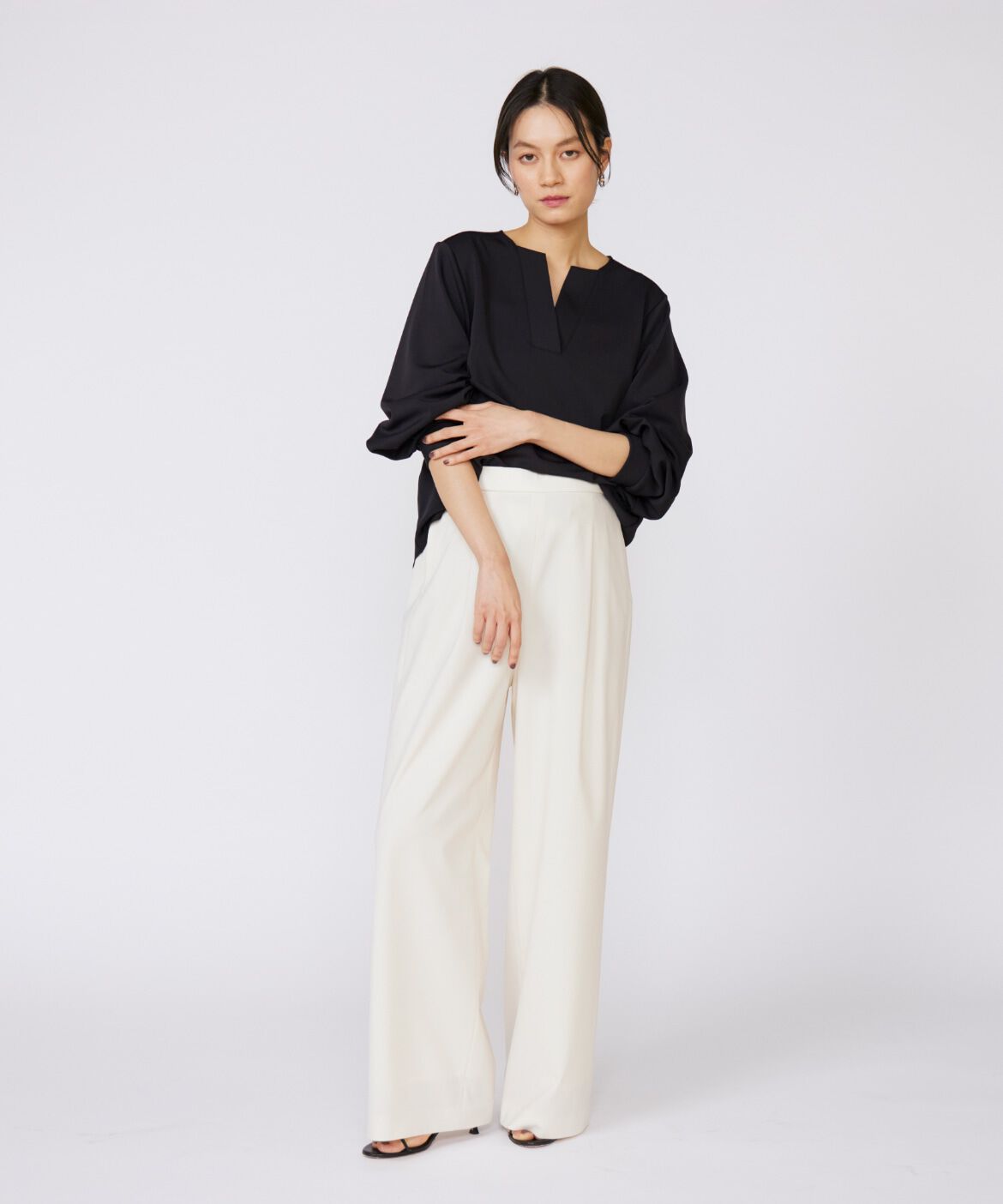 INED「《大きいサイズ》ボリュームスリーブスキッパーブラウス」|Tシャツ・カットソー|