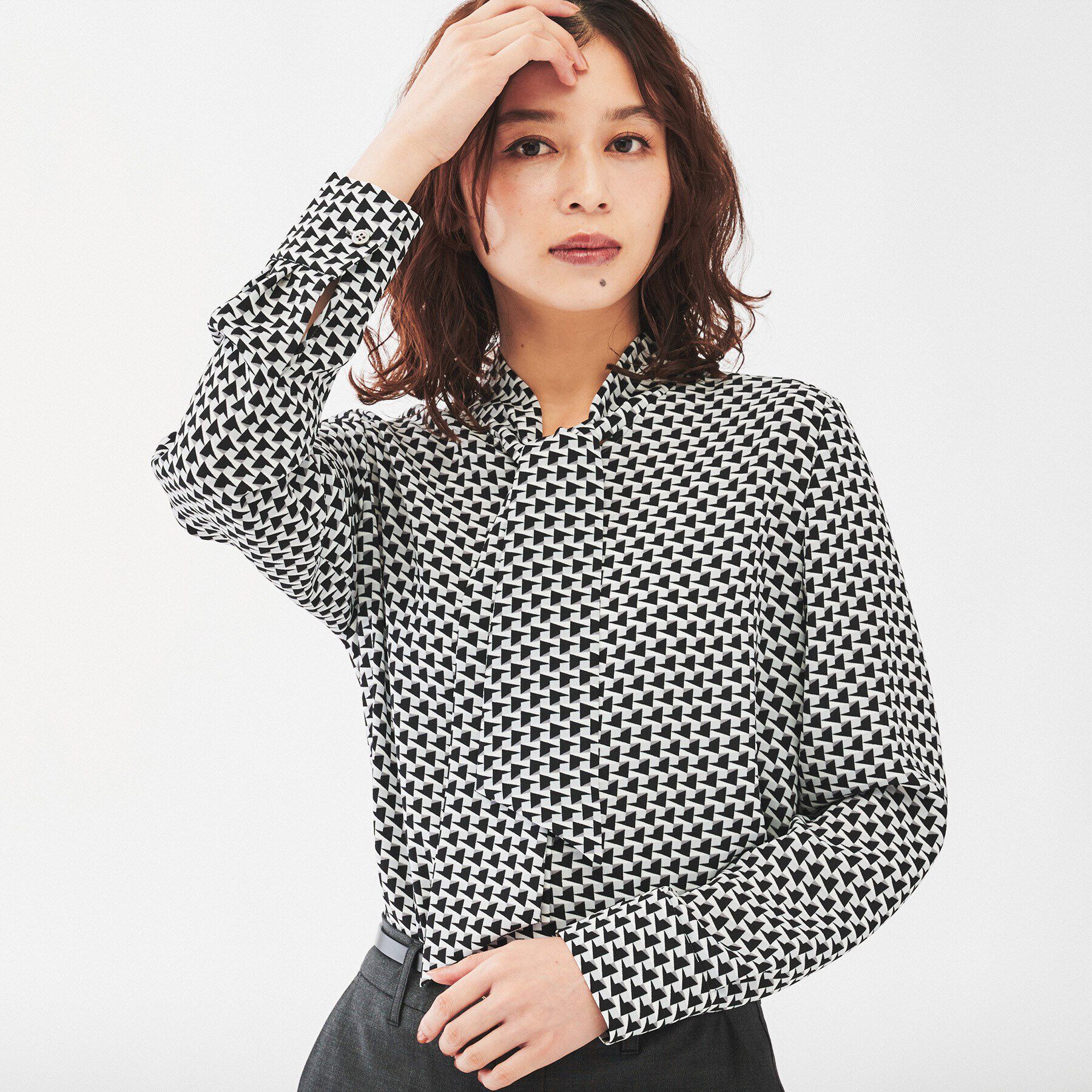 UNTITLED「【通勤スーツ/入卒/セレモニー】幾何学柄ボウタイブラウス」|シャツ・ブラウス|グレー(112)