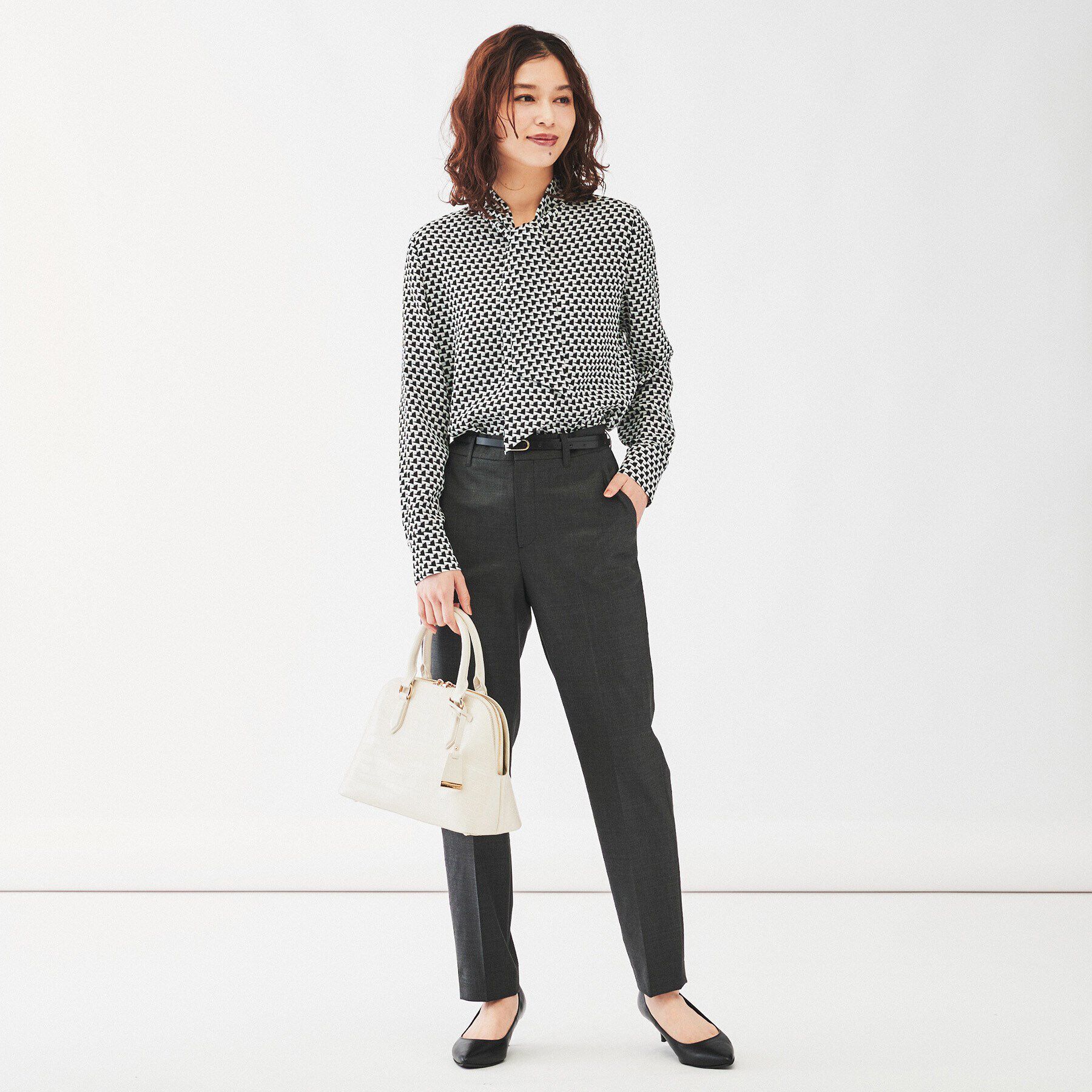 UNTITLED「【通勤スーツ/入卒/セレモニー】幾何学柄ボウタイブラウス」|シャツ・ブラウス|