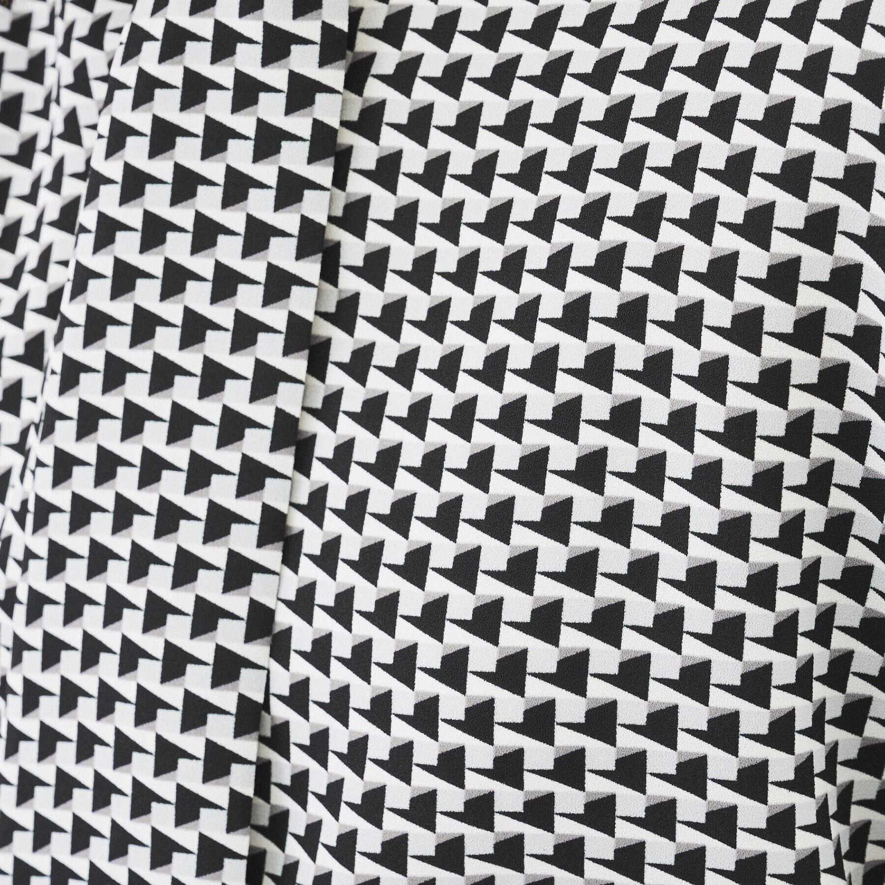 UNTITLED「【通勤スーツ/入卒/セレモニー】幾何学柄ボウタイブラウス」|シャツ・ブラウス|