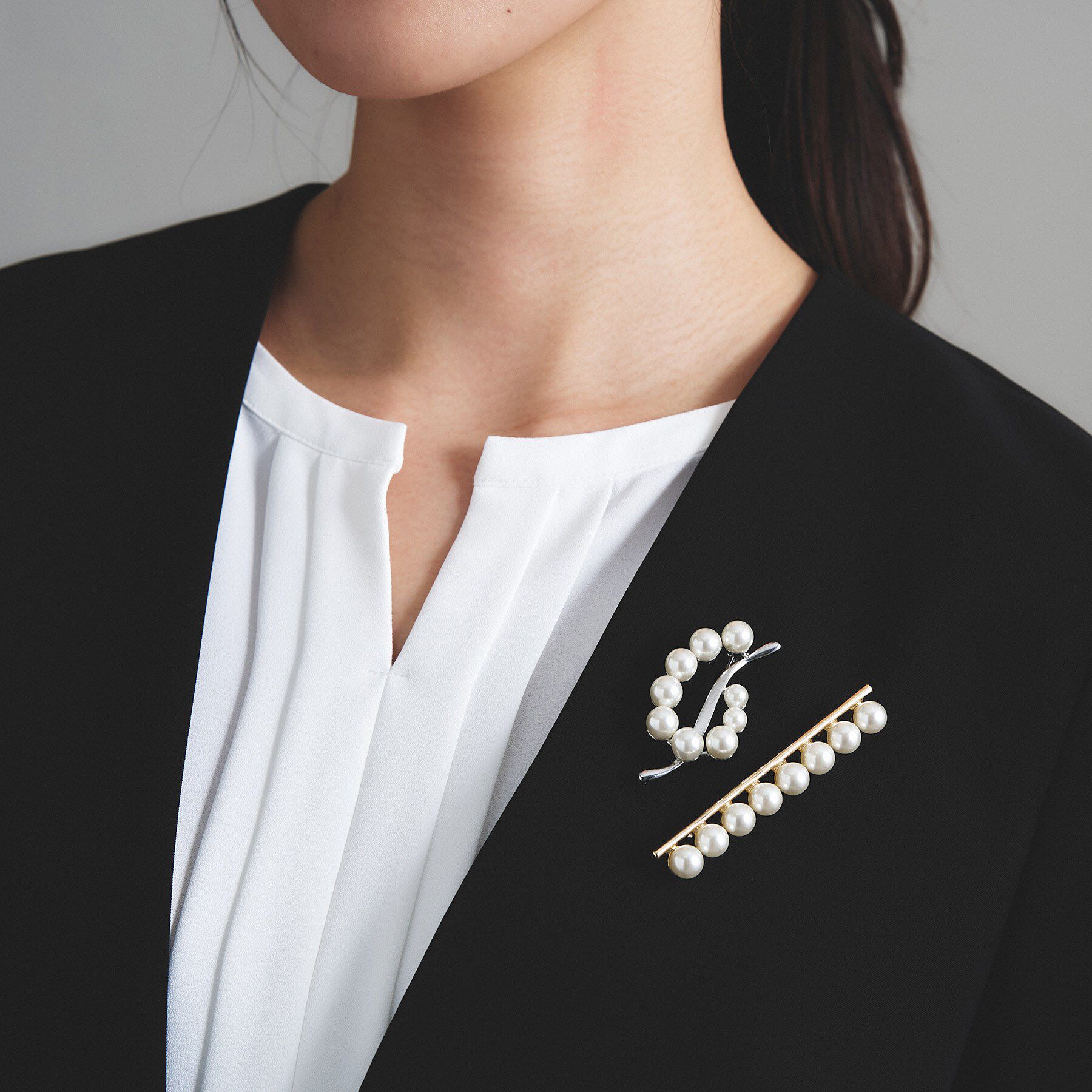 INDIVI「【セレモニー／上品】パール調モチーフブローチ」|ブローチ・コサージュ|