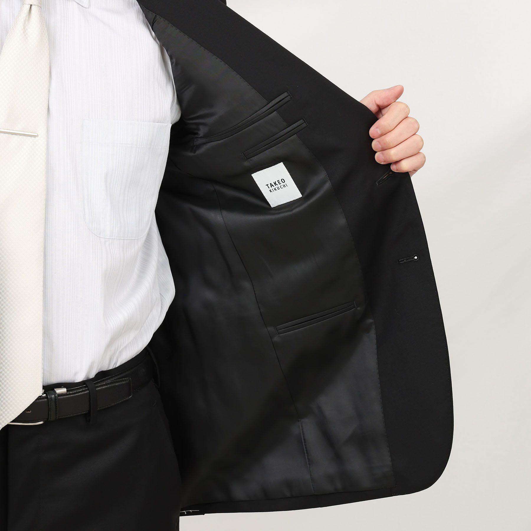 TAKEO KIKUCHI「【冠婚葬祭】無地 サージスーツ/3ピース対応可」|スーツ|