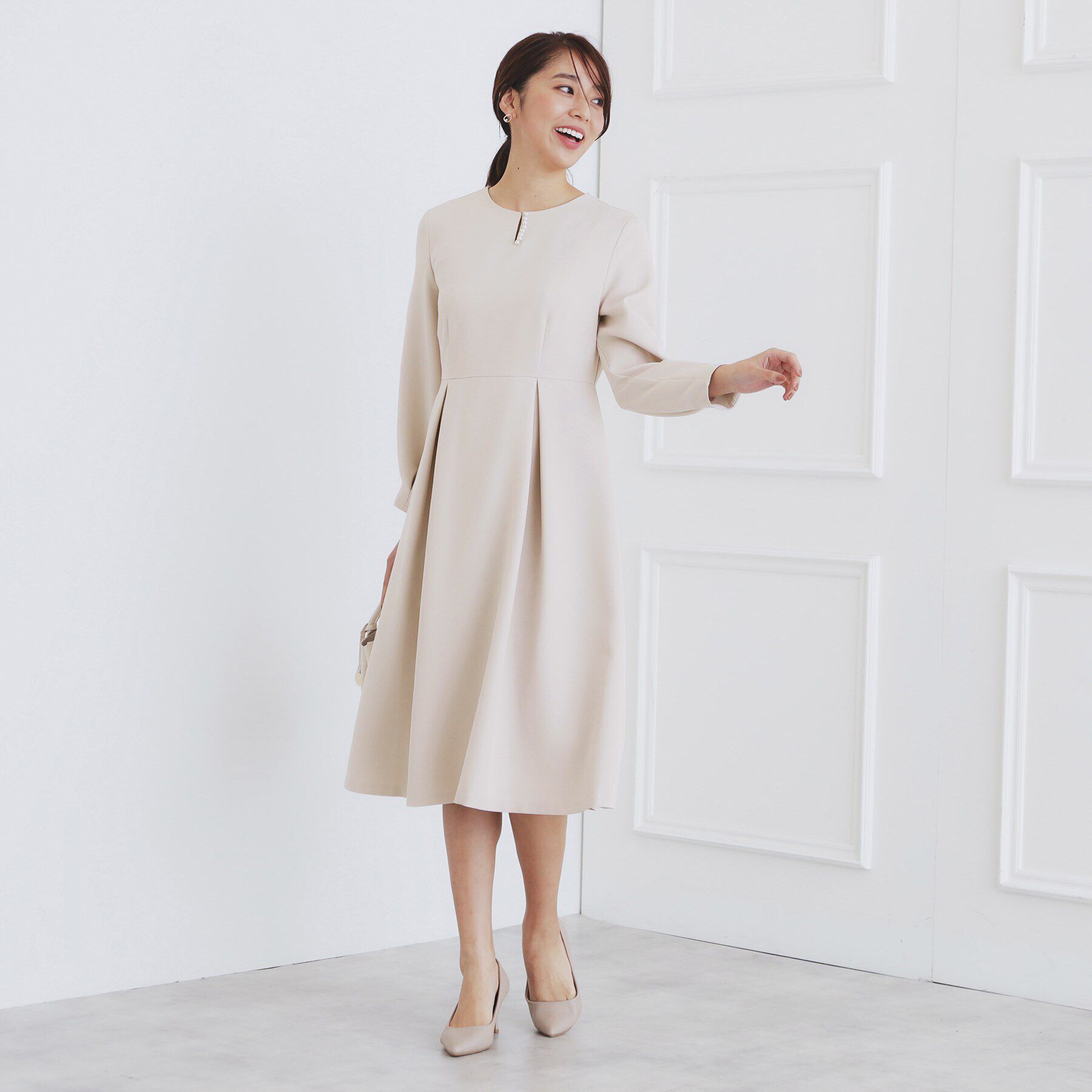 index「＜通勤・セレモニー対応＞キーネックパール調フレアワンピース【洗濯機洗い可/イージーアイロン】」|ワンピース|