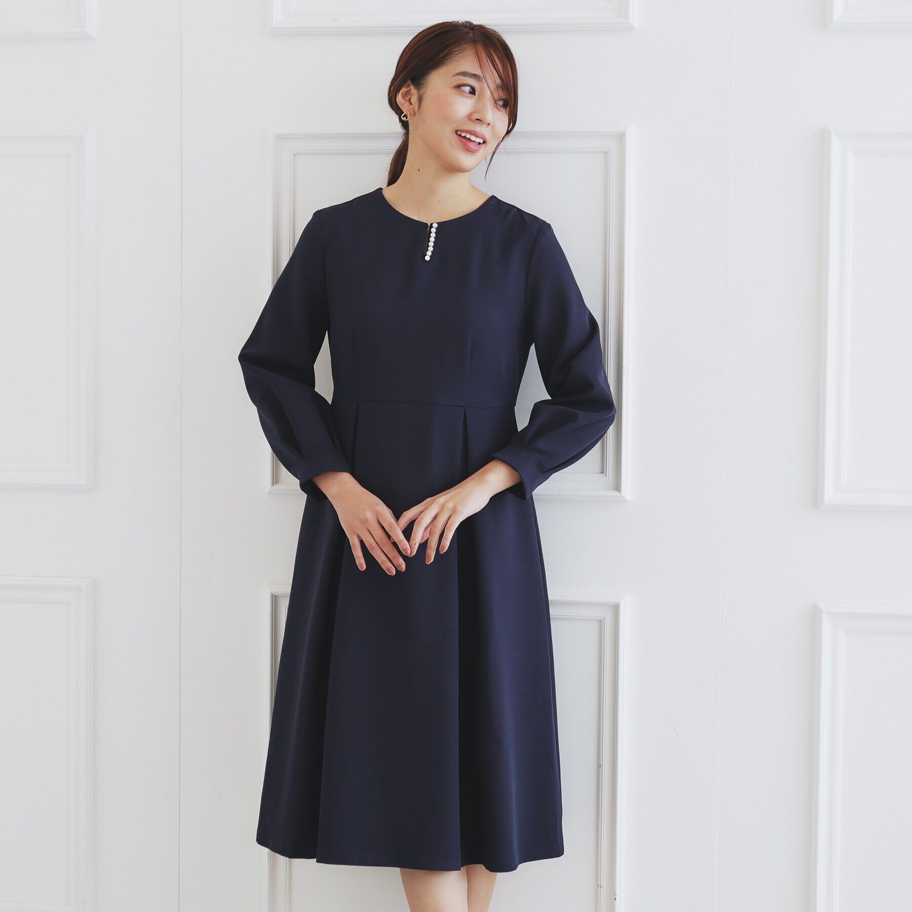 index「＜通勤・セレモニー対応＞キーネックパール調フレアワンピース【洗濯機洗い可/イージーアイロン】」|ワンピース|