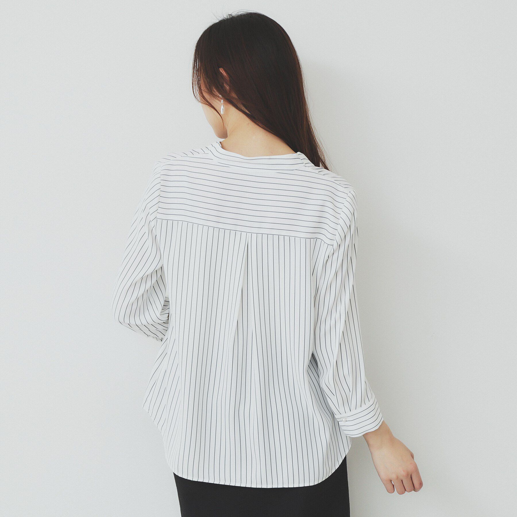 index「Vネックパール調ブラウス【洗濯機洗い可/イージーアイロン】」|シャツ・ブラウス|