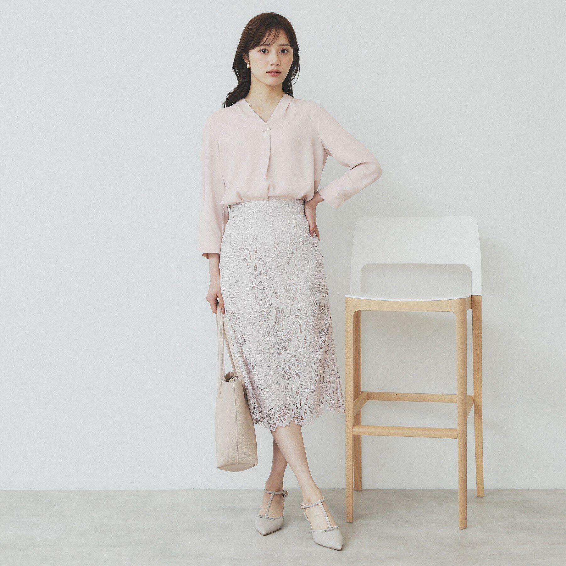 index「Vネックパール調ブラウス【洗濯機洗い可/イージーアイロン】」|シャツ・ブラウス|