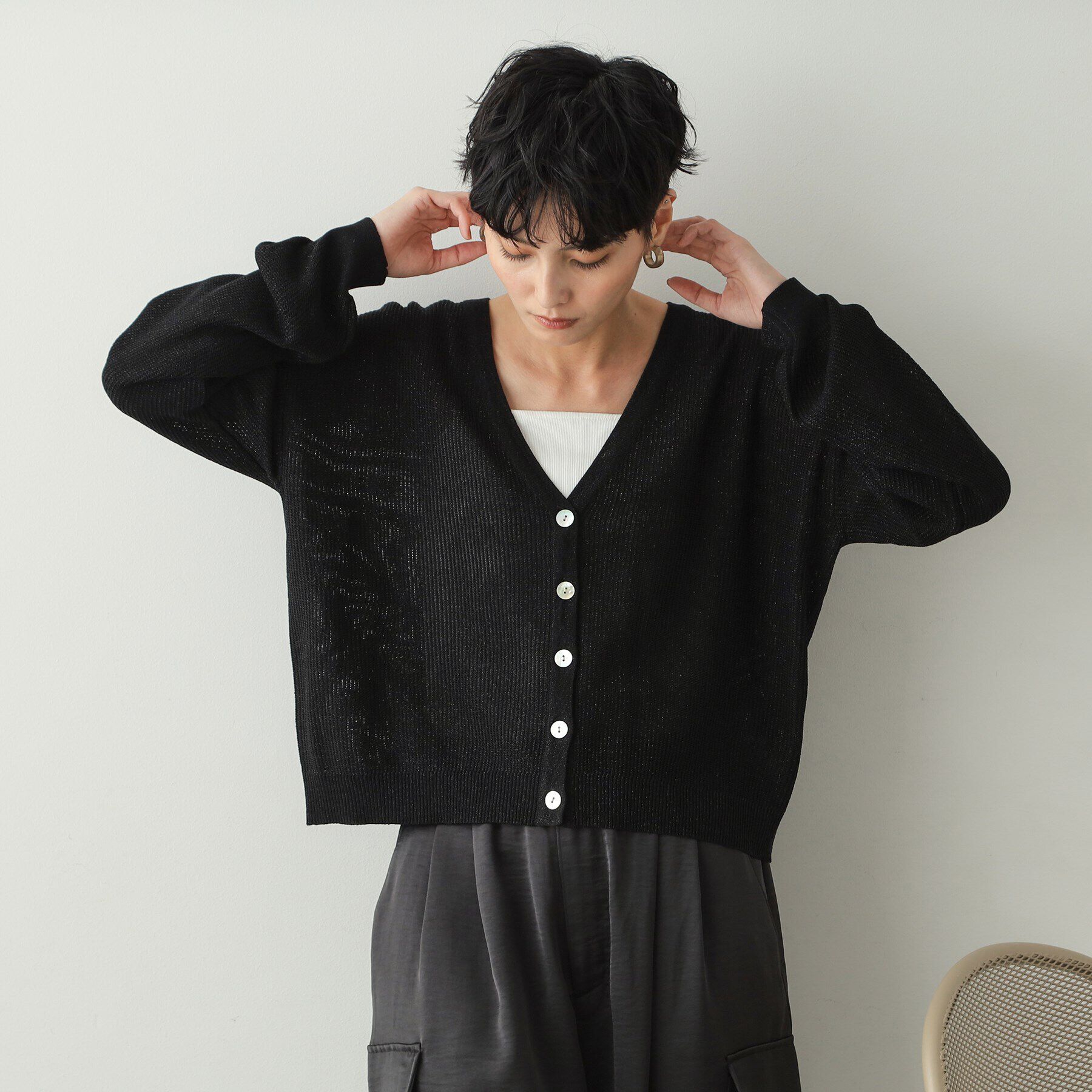OPAQUE.CLIP「ラメメッシュVネックニットカーディガン【洗濯機洗い可/抗ピル】」|カーディガン|