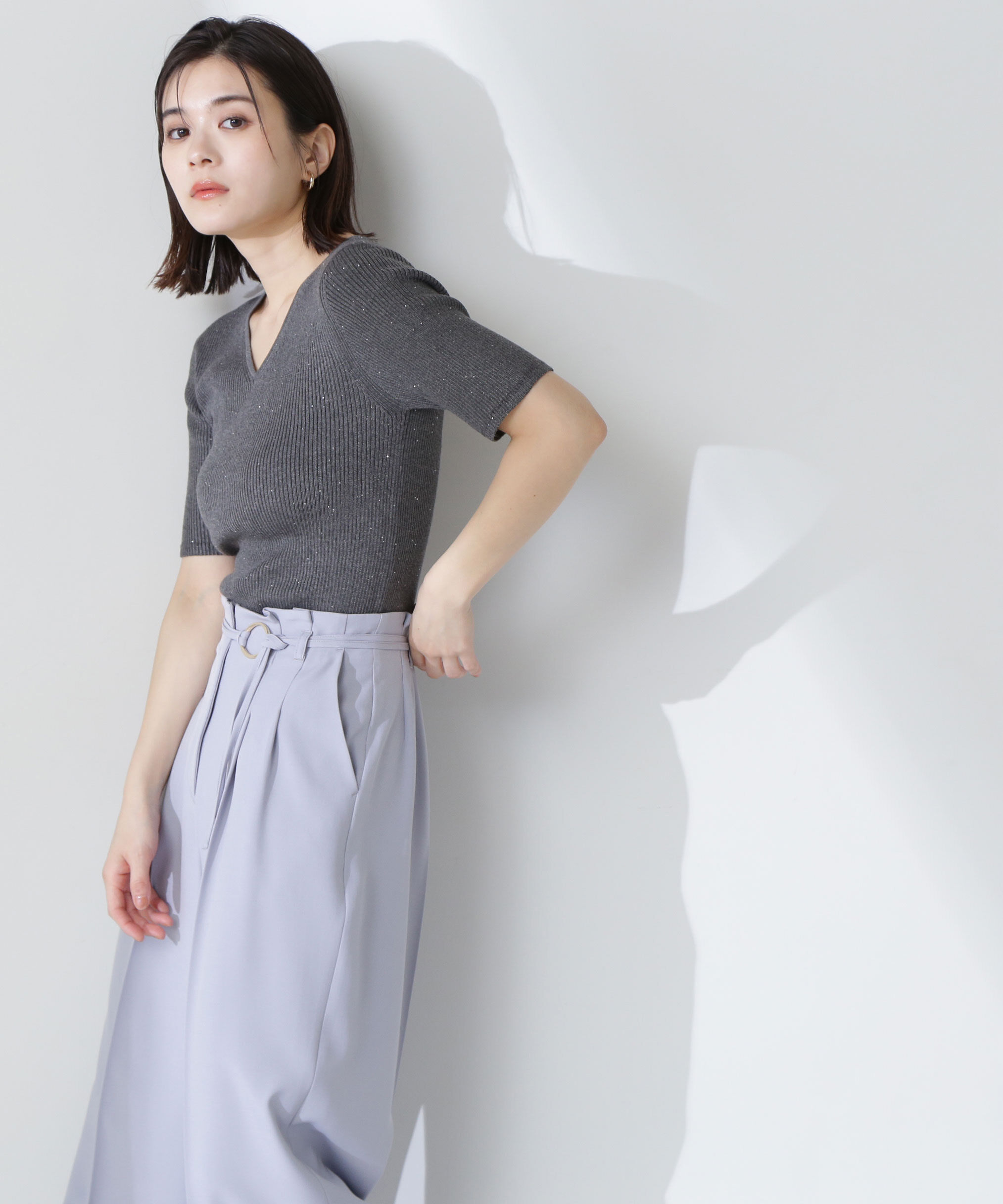  「Vネックスパンコールニット」|ニット・セーター|チャコール1