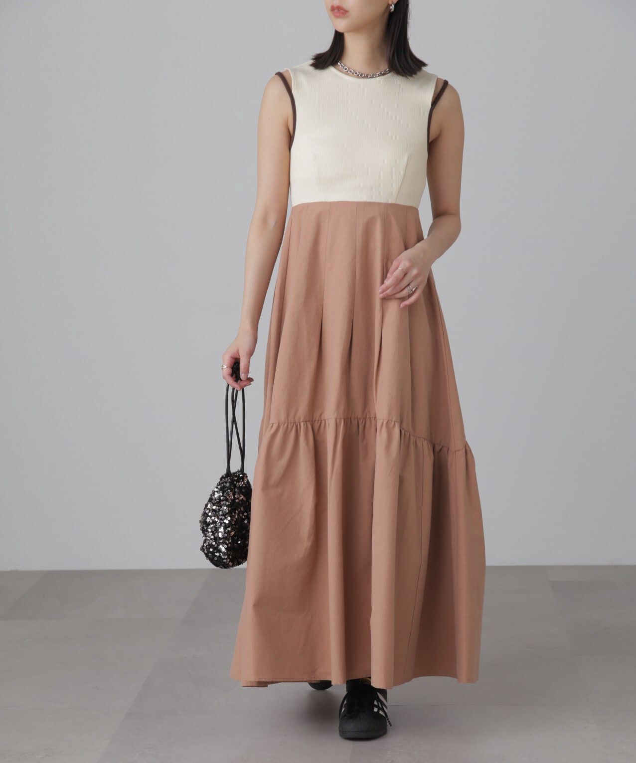  「ドッキングアウトカットフレアワンピース」|ワンピース|オフ&times;モカ2