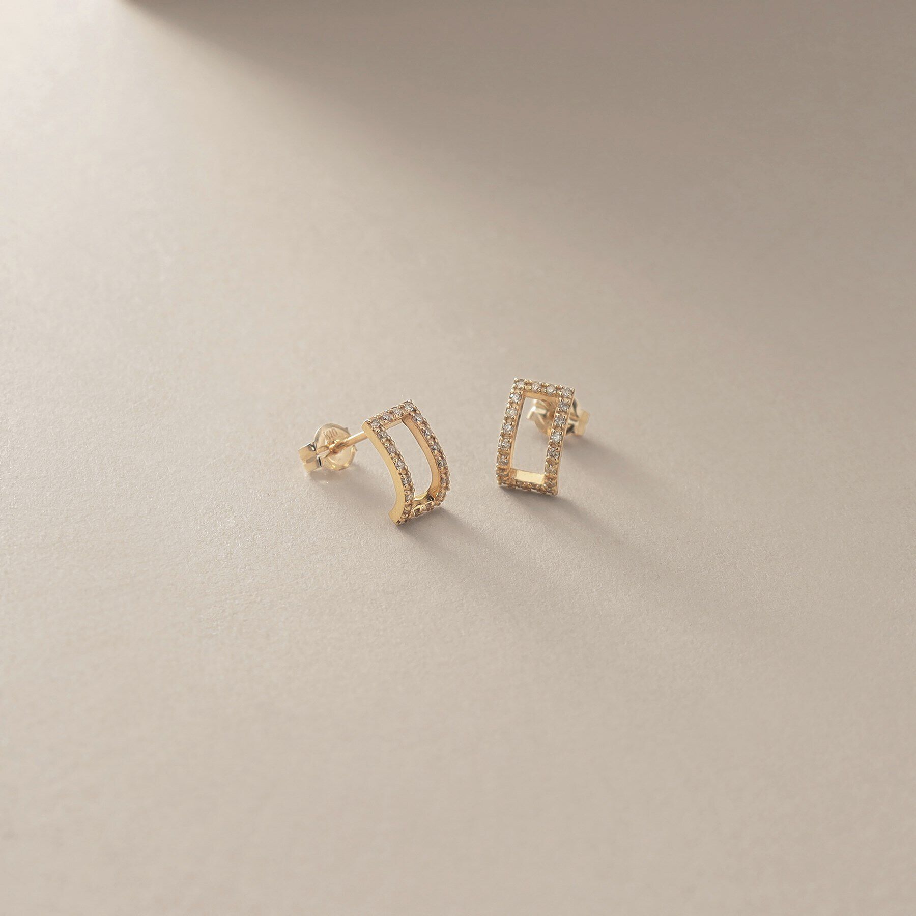 COCOSHNIK「K10ダイヤモンド スクエアシェイプ スタッドピアス」|ピアス|