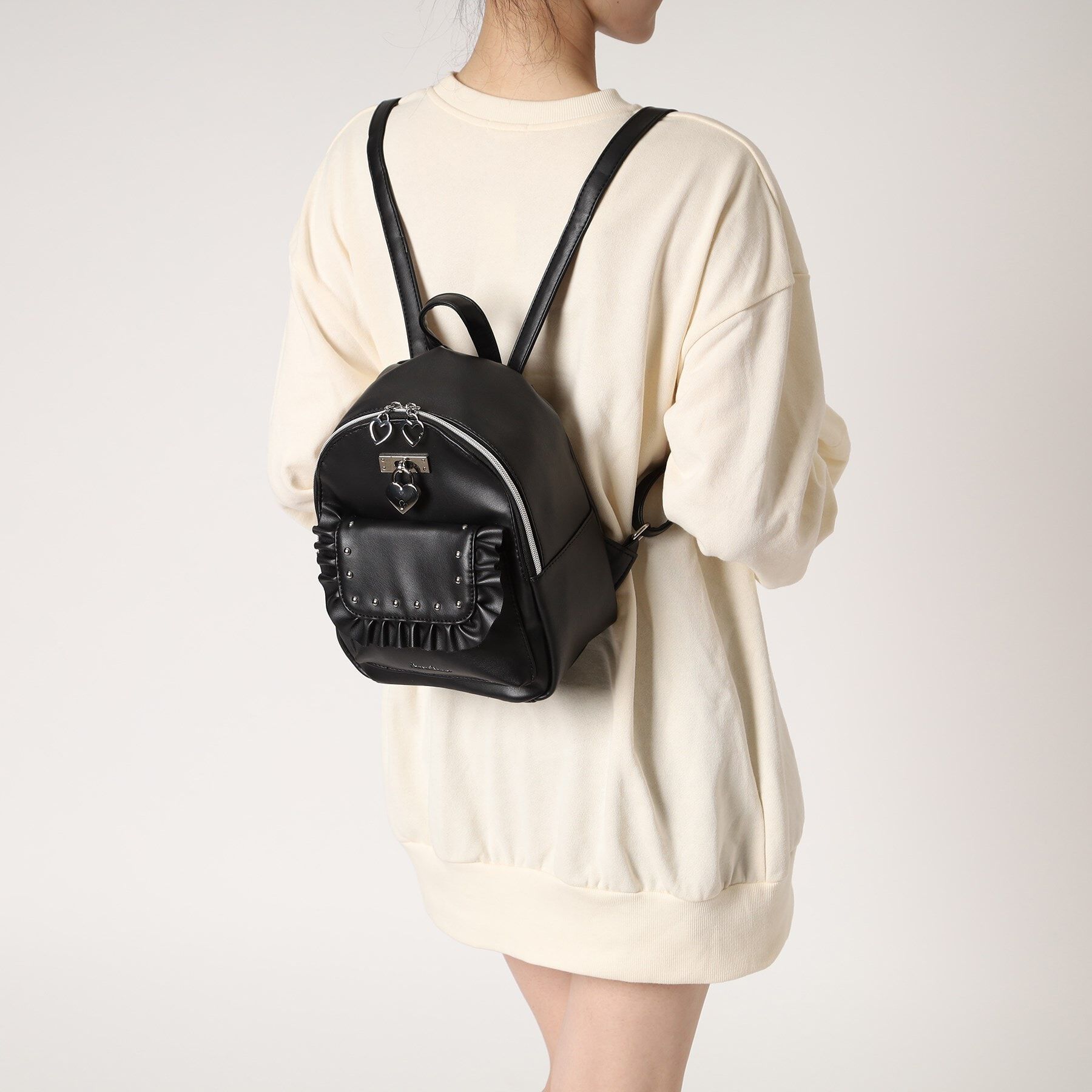 Ober Tashe「量産地雷 スタッズ南京錠付きフリルハートミニリュック」|リュック|