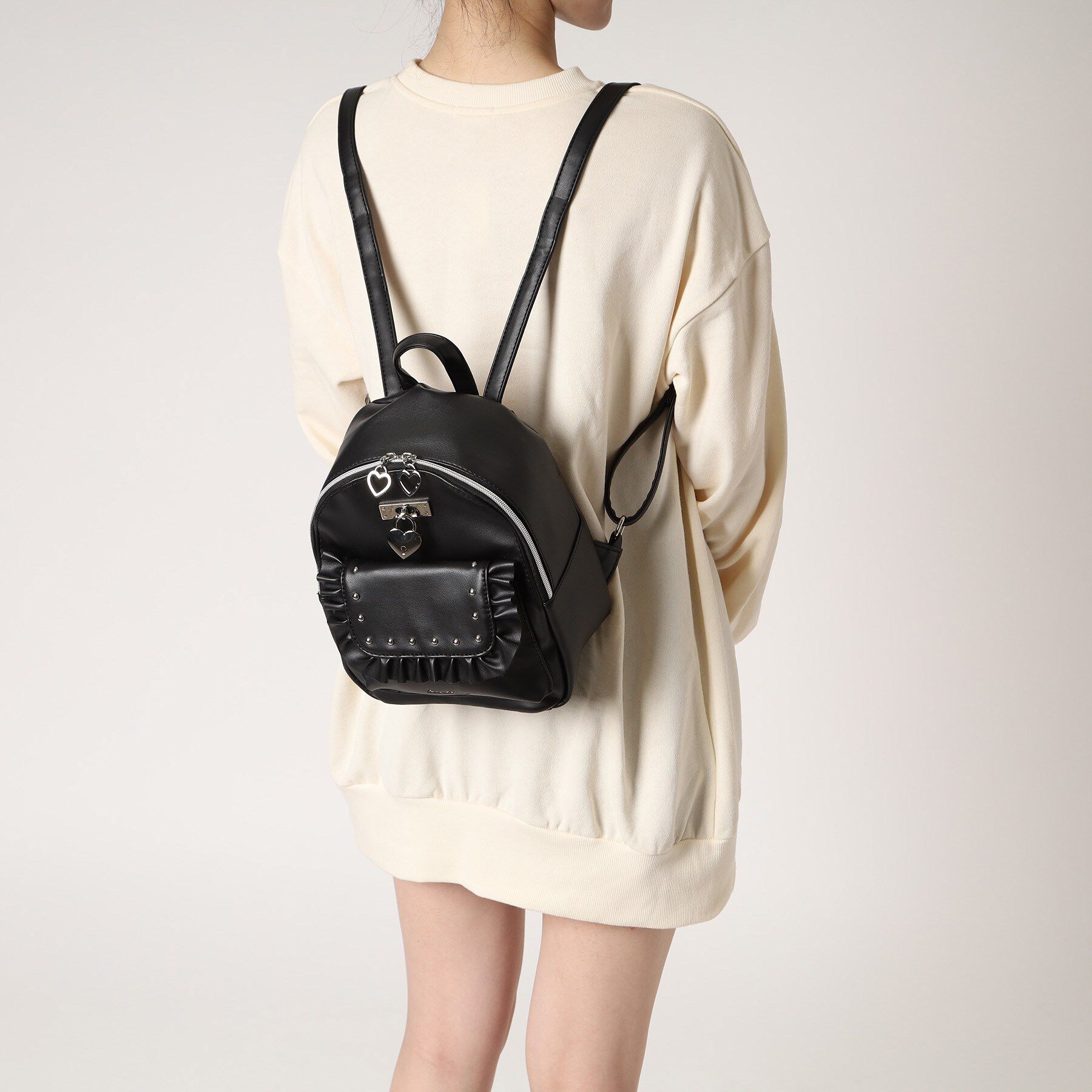 Ober Tashe「量産地雷 スタッズ南京錠付きフリルハートミニリュック」|リュック|