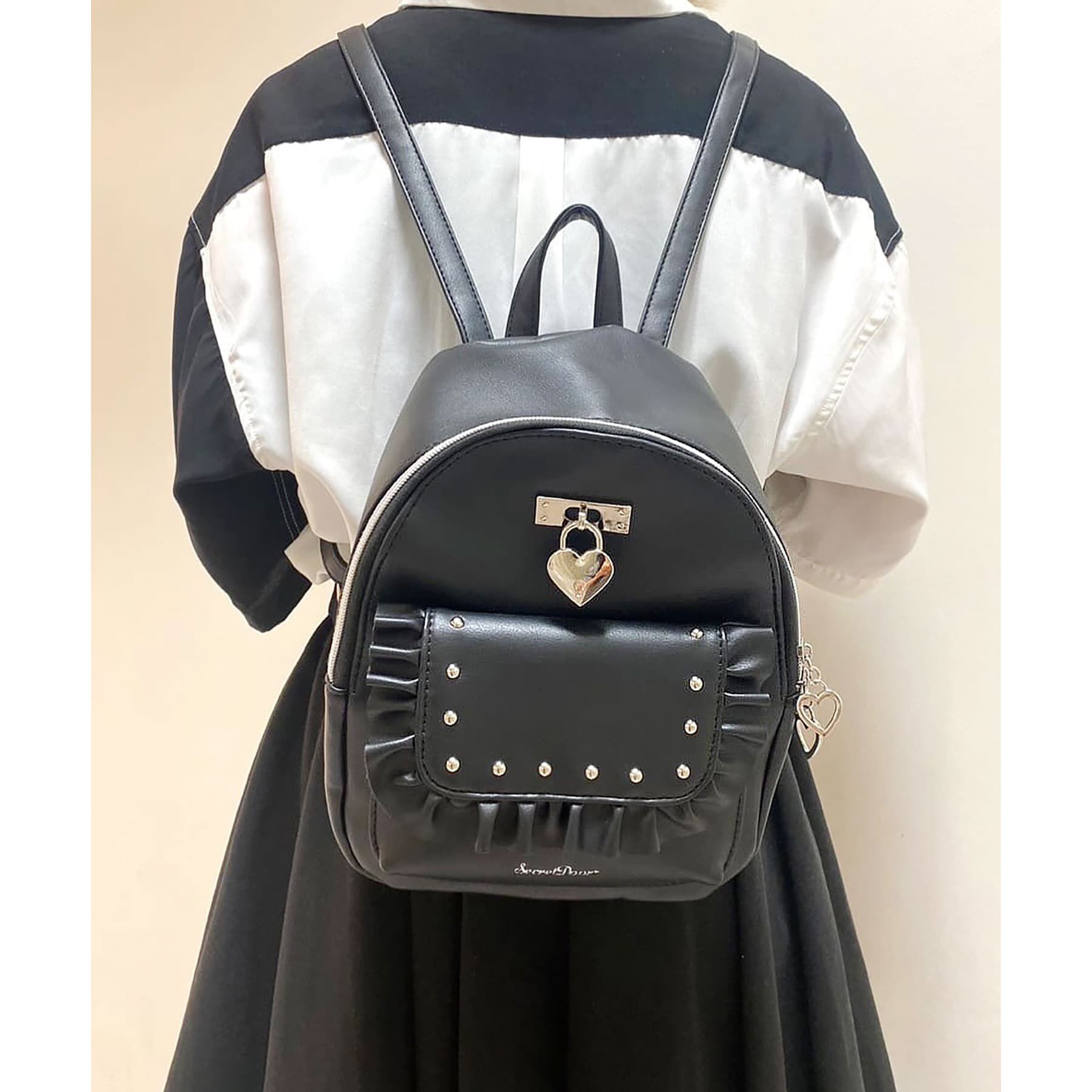 Ober Tashe「量産地雷 スタッズ南京錠付きフリルハートミニリュック」|リュック|