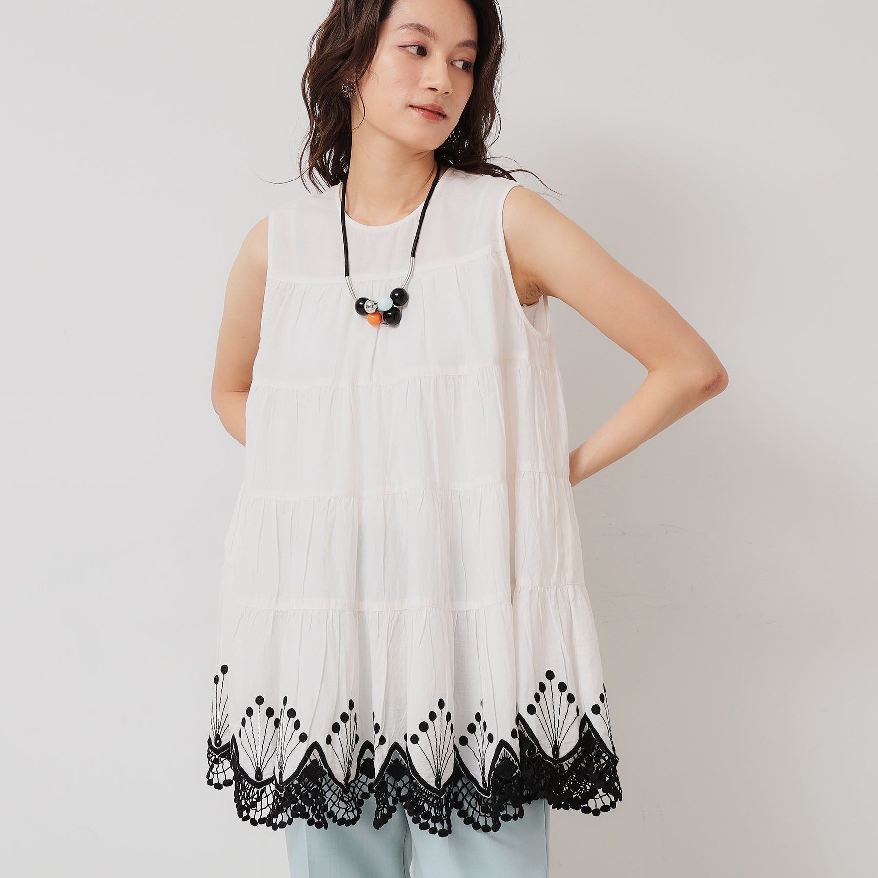 SunaUna「【裾スカラ刺繍／綿ボイル】ティアードブラウス」|シャツ・ブラウス|オフホワイト(003