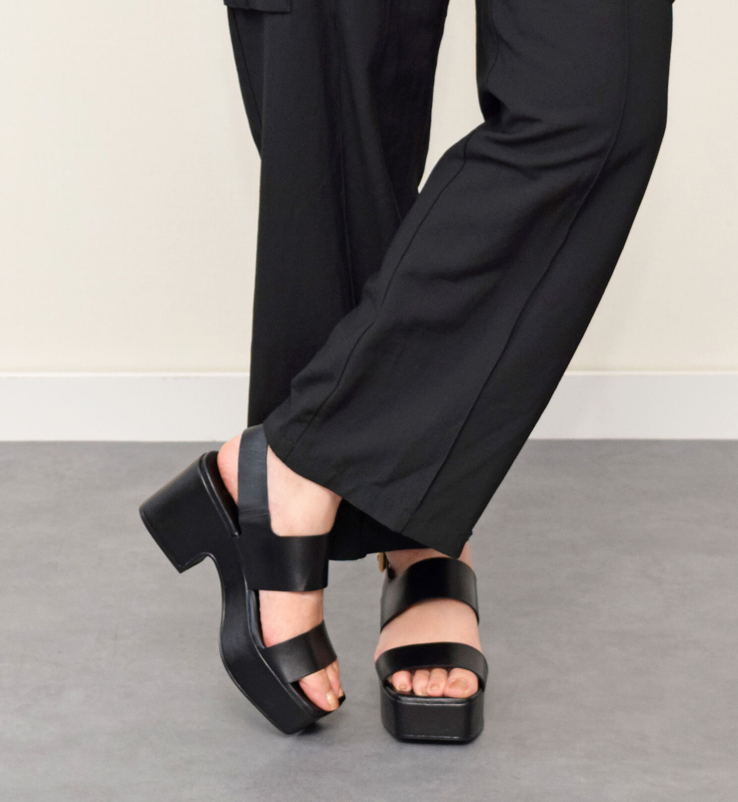 IMPORT SELECT「【CARRANO】厚底ダブルストラップサンダル」|サンダル|BL