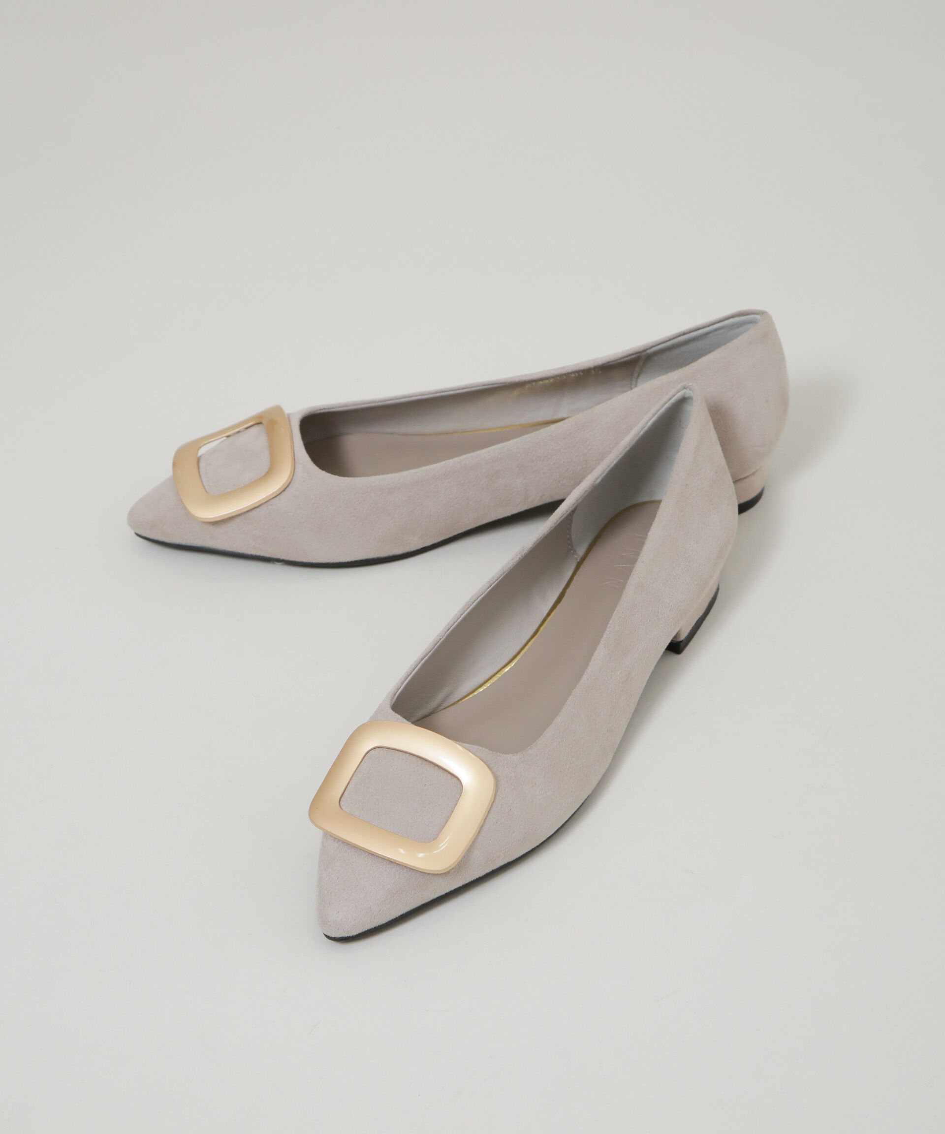 nano･universe「ポインテッドトゥバックルフラットパンプス」|ビジネス・ドレスシューズ|