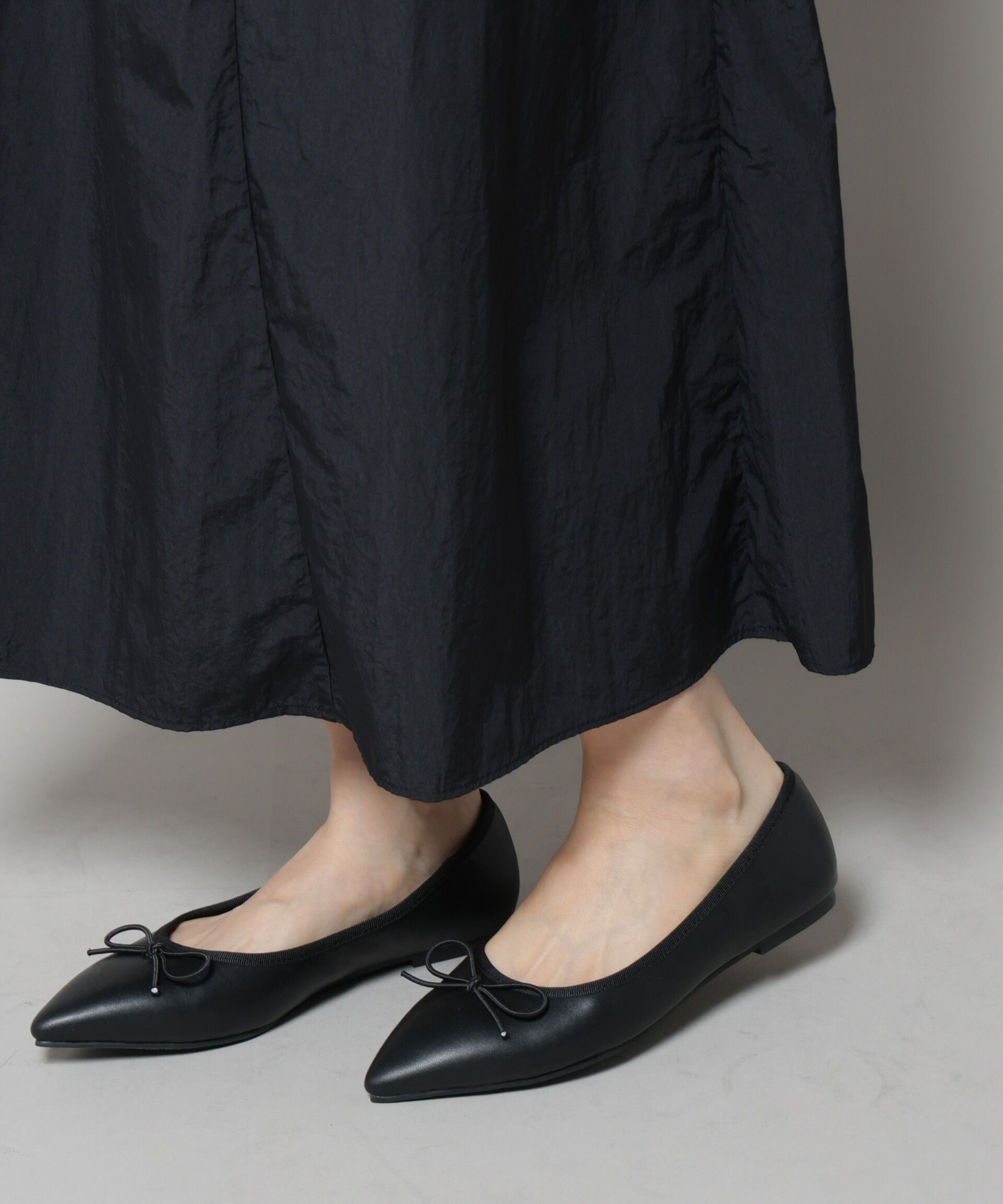 nano･universe「ポインテッドトゥリボンフラットパンプス」|ビジネス・ドレスシューズ|ブラック