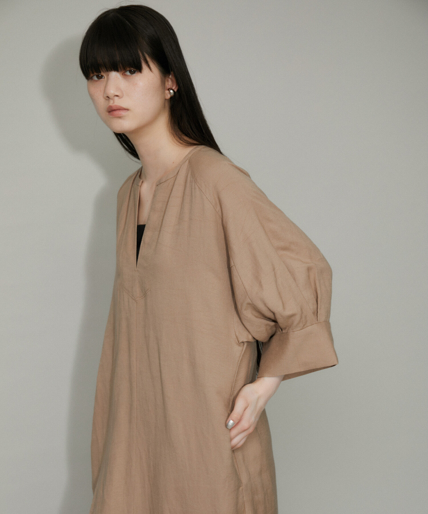 ADAM ET ROPE'「【WEB限定・追加】リネンボリュームスリーブワンピース」|ワンピース|ベージュ(27)