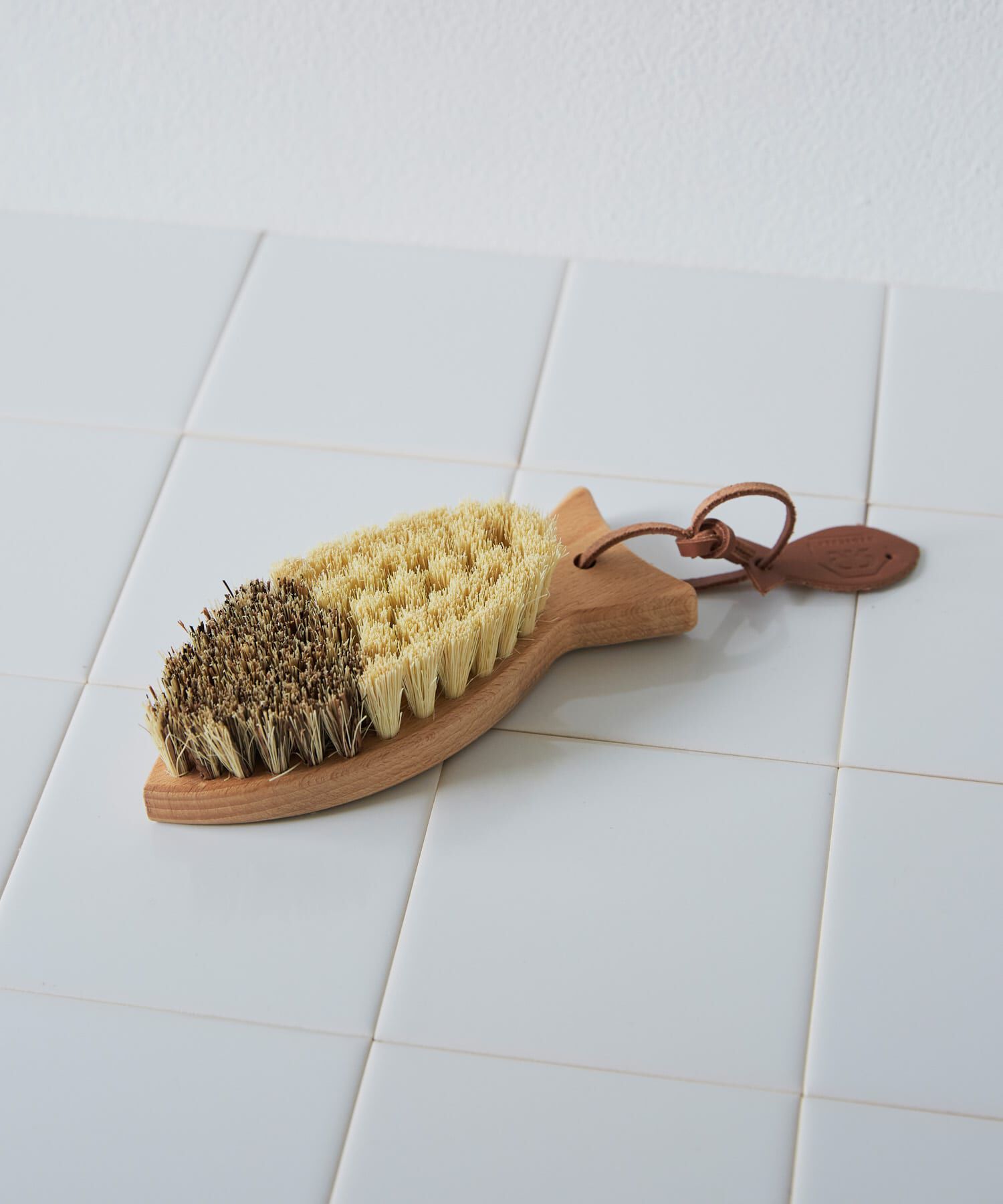 URBAN RESEARCH DOORS「REDECKER　魚型ベジタブルブラシ」|その他|