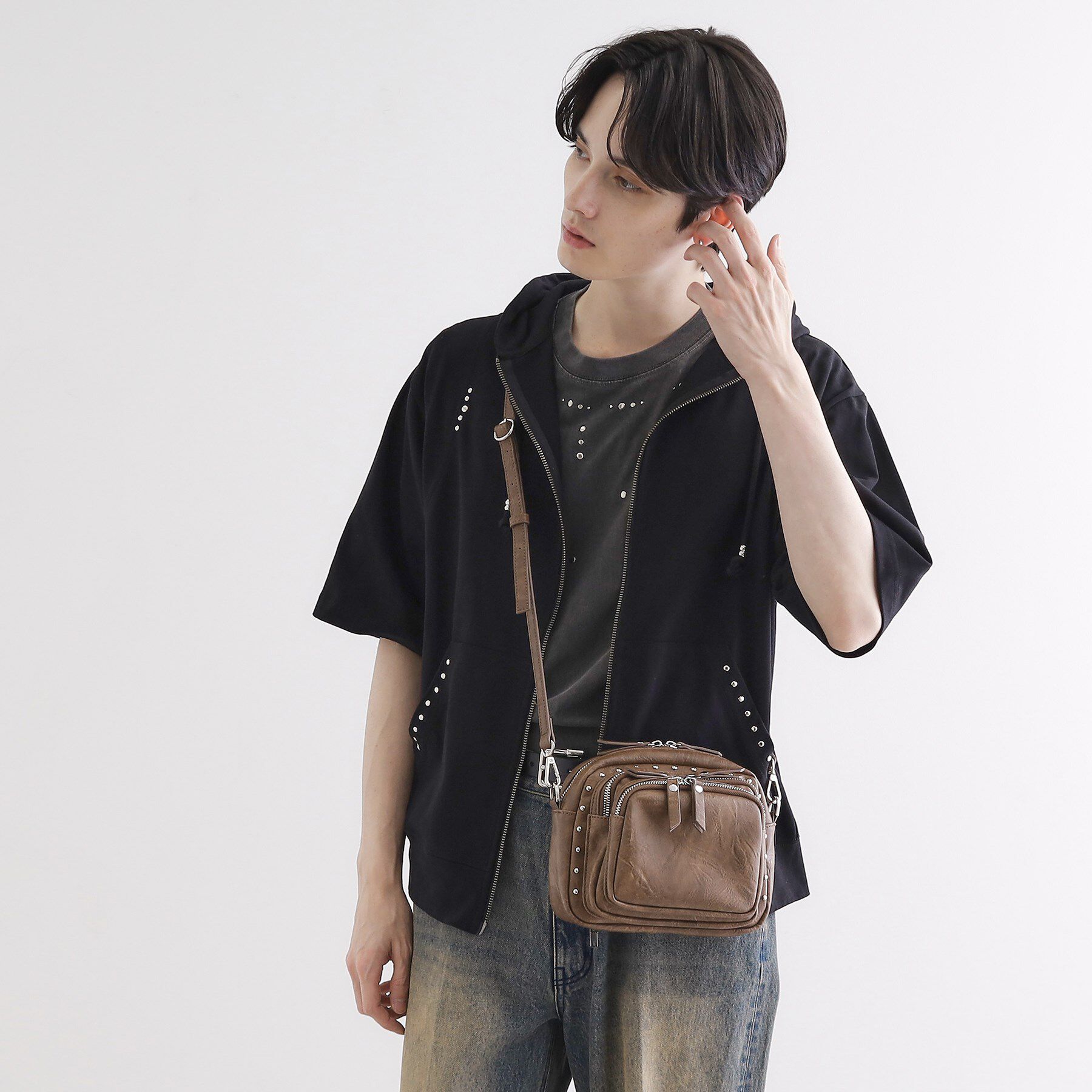 tk.TAKEO KIKUCHI「【スタッズシリーズ】ショルダーバッグ」|ショルダー・メッセンジャー|