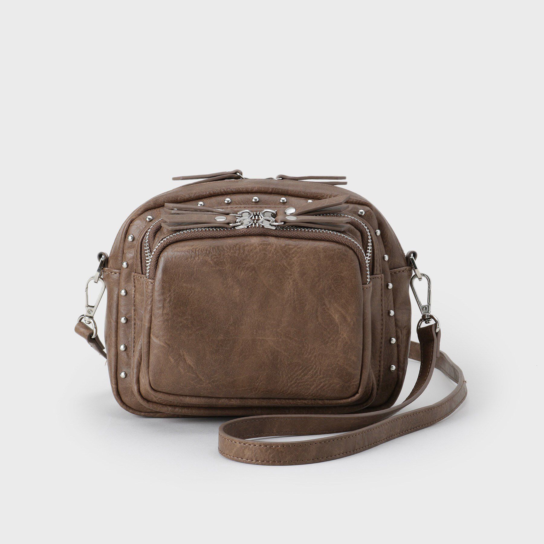 tk.TAKEO KIKUCHI「【スタッズシリーズ】ショルダーバッグ」|ショルダー・メッセンジャー|