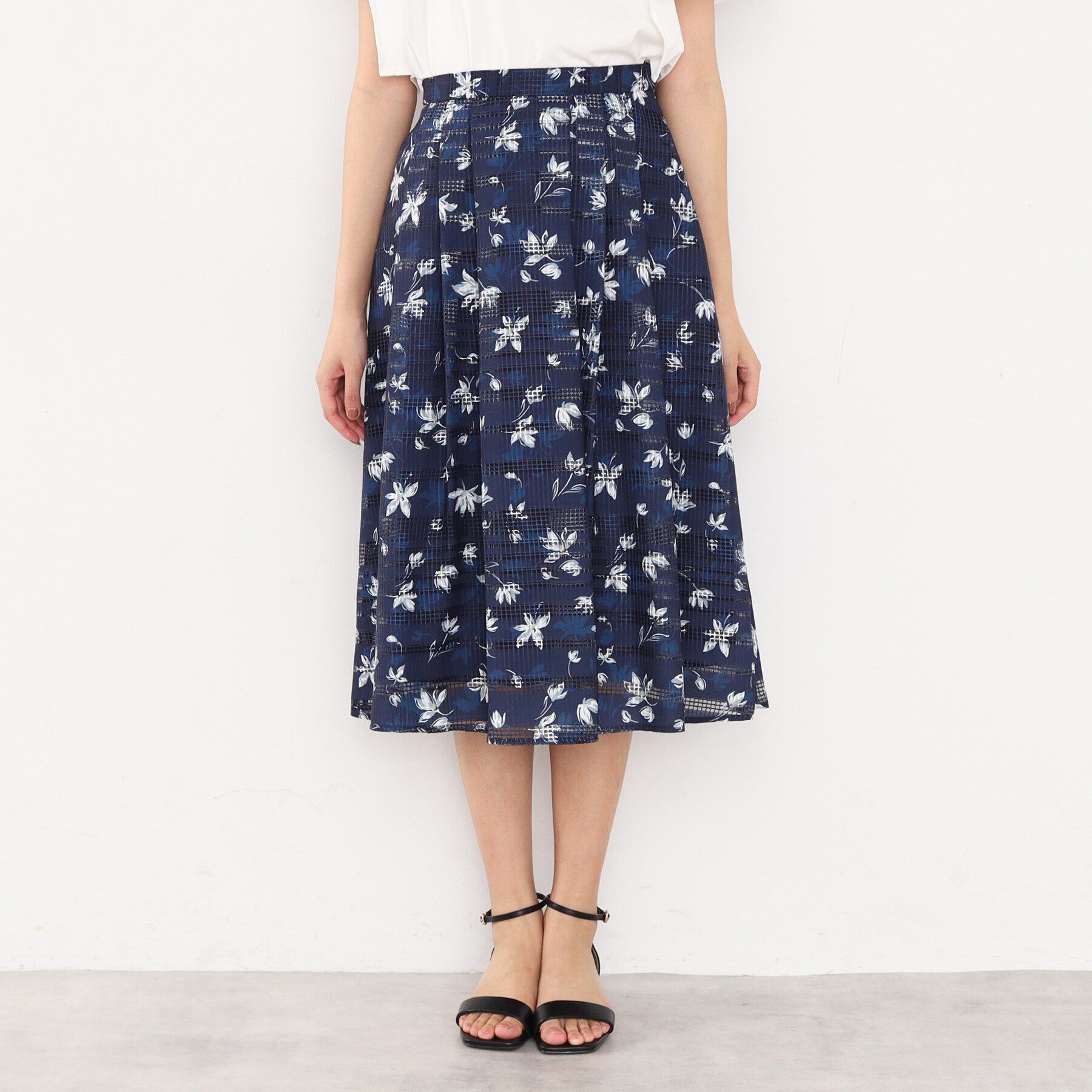index「フラワータックフレアスカート【洗濯機洗い可/防シワ】」|スカート|