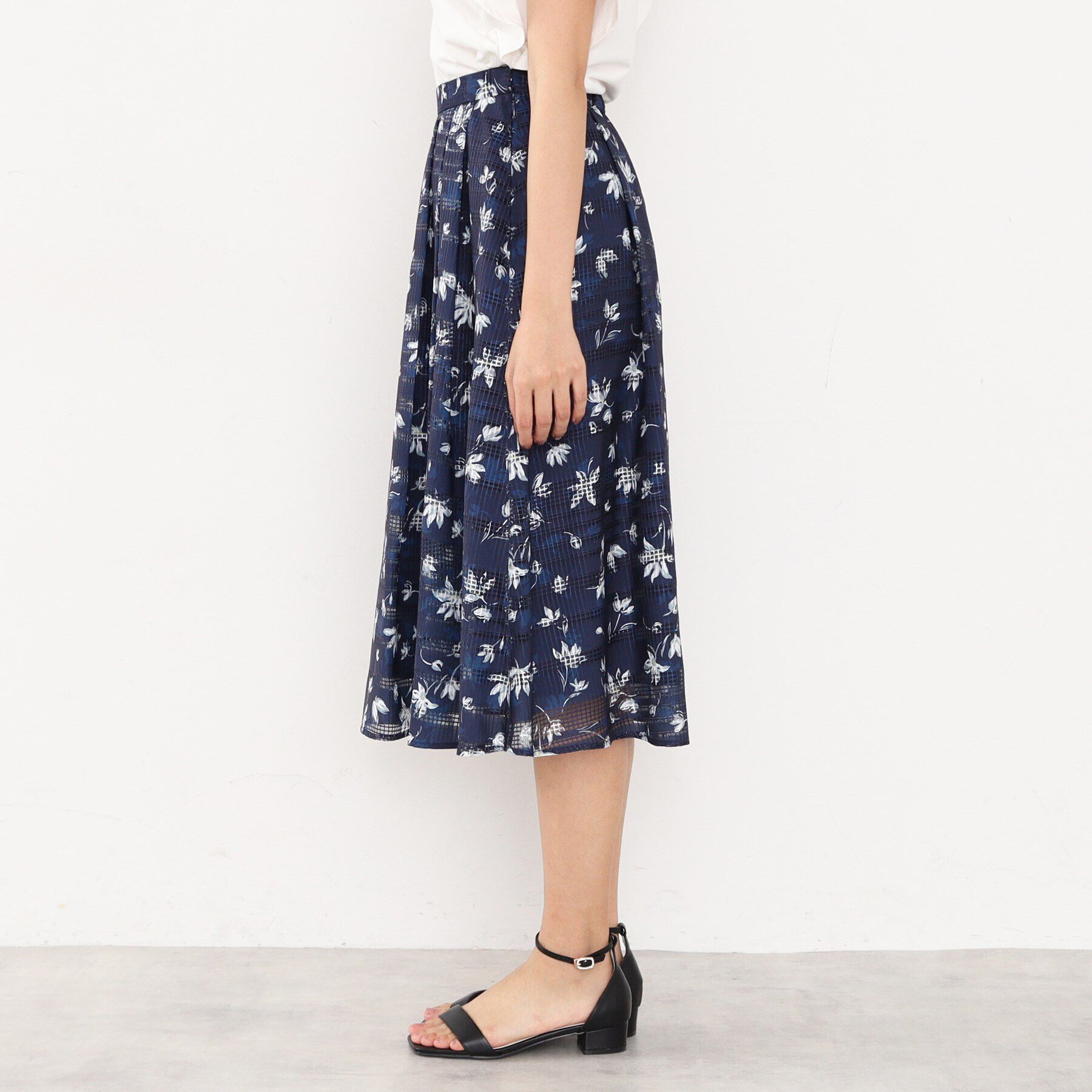 index「フラワータックフレアスカート【洗濯機洗い可/防シワ】」|スカート|