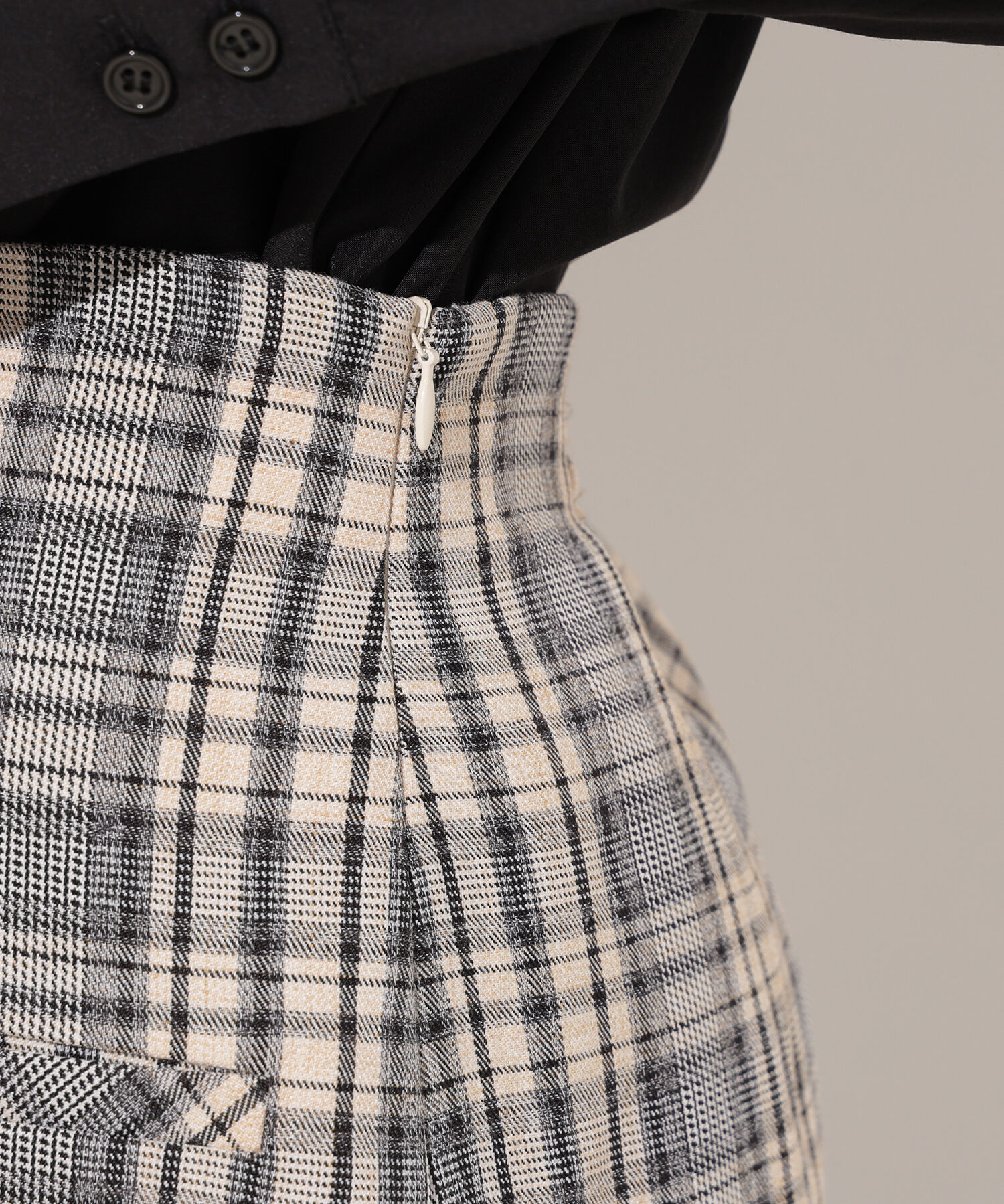  「ﾊｲｳｴｽﾄﾁｪｯｸﾅﾛｰｽｶｰﾄ《ﾌﾞﾗｳﾝ系:LUMINE･LUCUA･official s」|スカート|