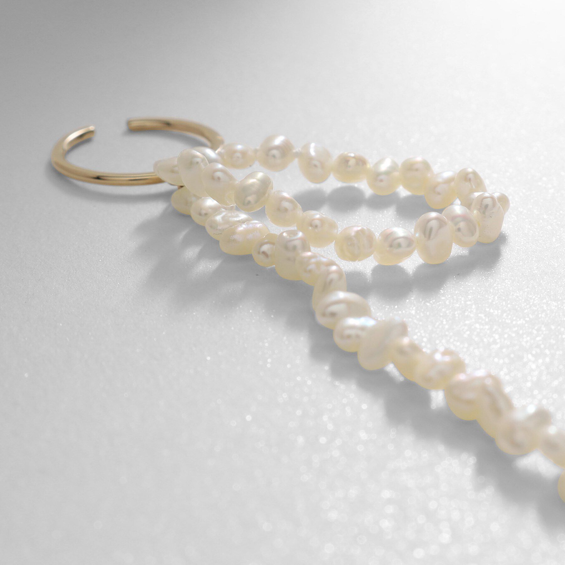 COCOSHNIK「K10バロックパールハング イヤーカフ」|イヤリング|