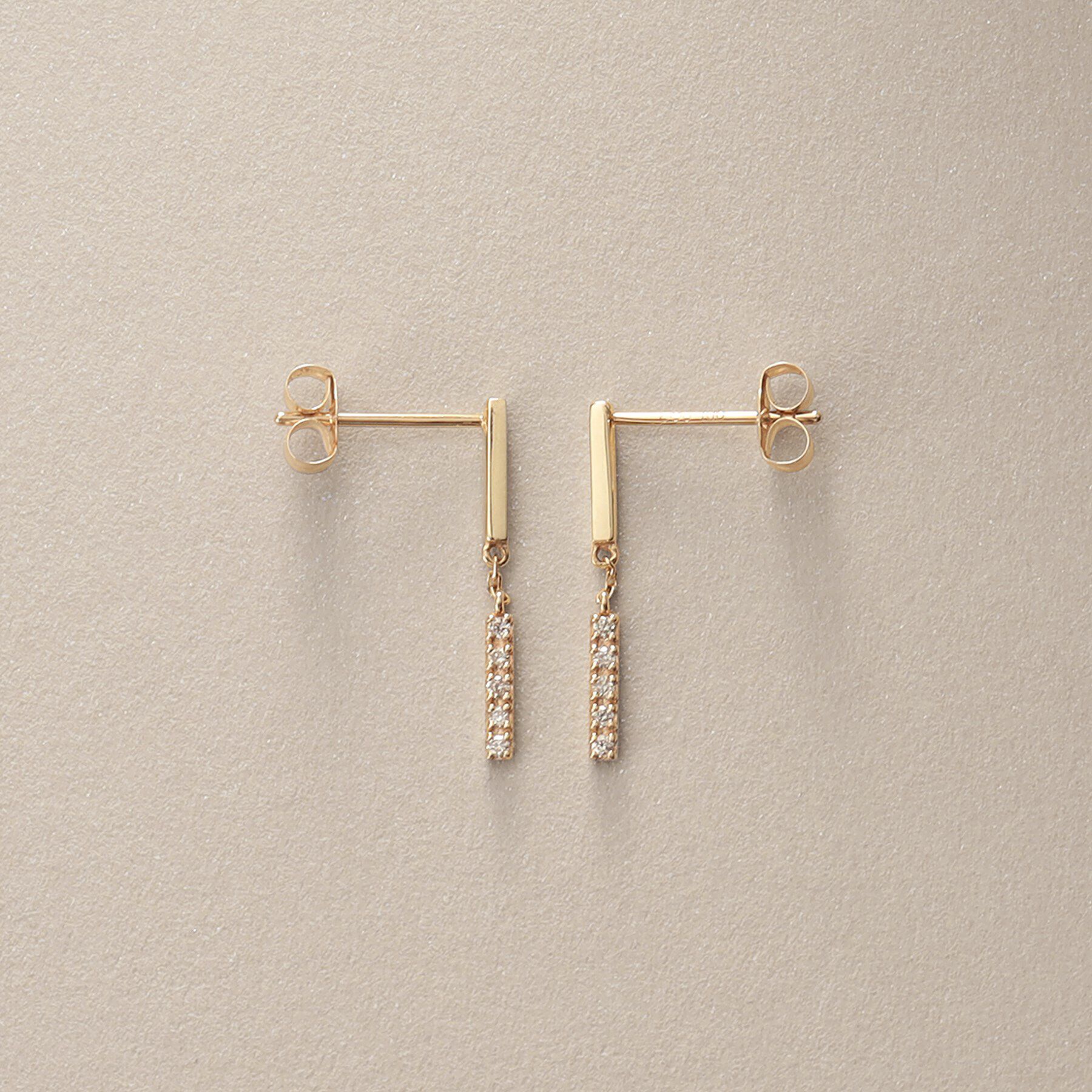 COCOSHNIK「K10ダイヤモンド スウィングレクタングル スタッドピアス」|ピアス|