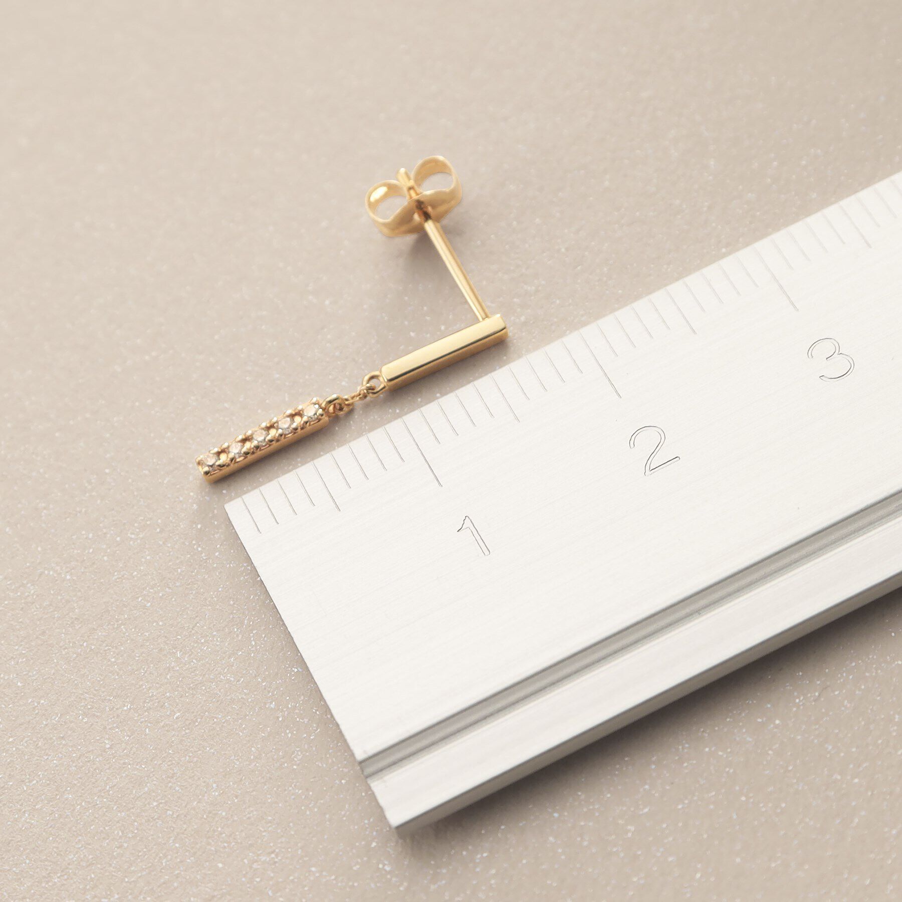 COCOSHNIK「K10ダイヤモンド スウィングレクタングル スタッドピアス」|ピアス|